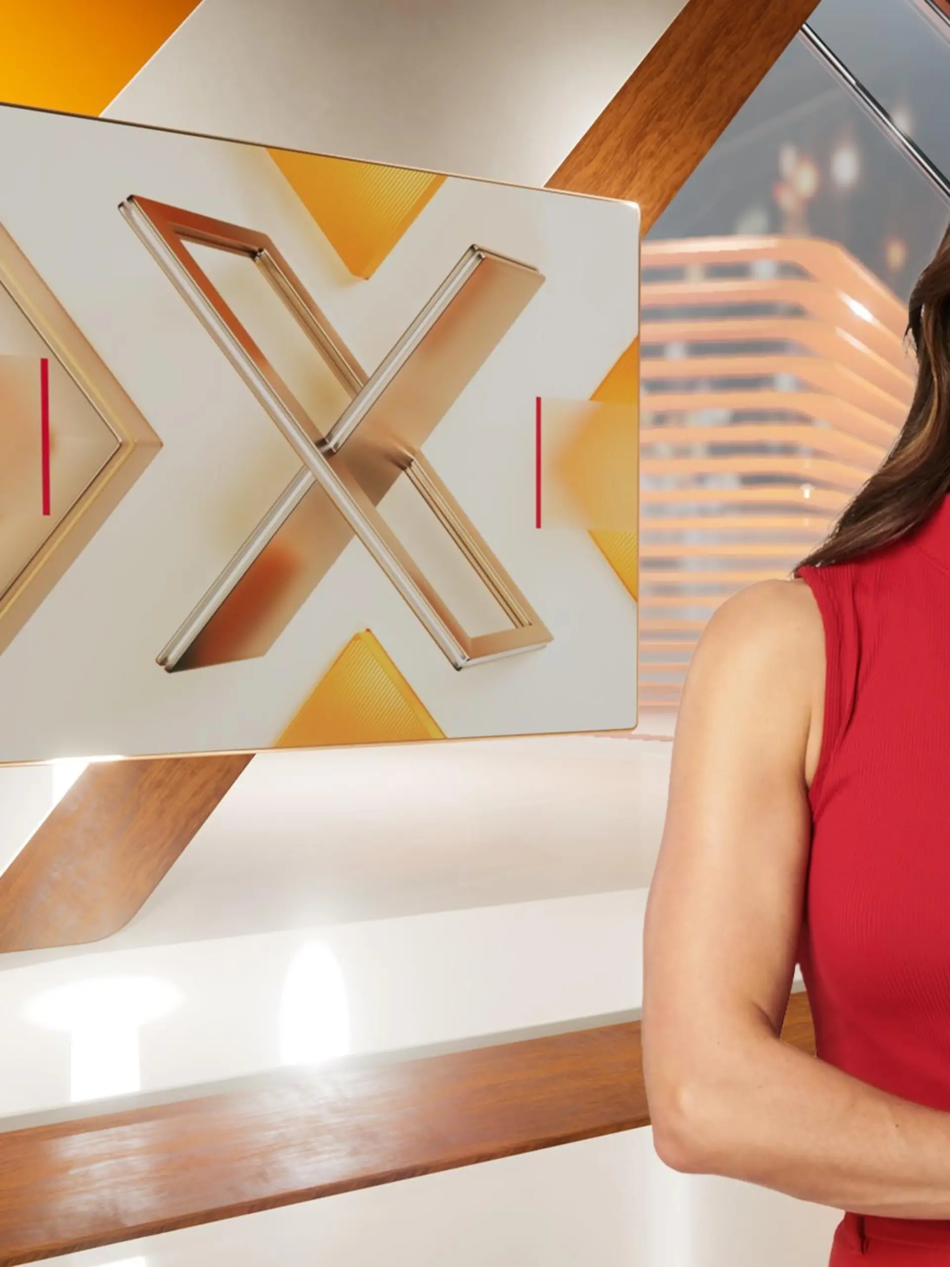 Nazan Eckes moderiert "Extra - Das RTL-Magazin"