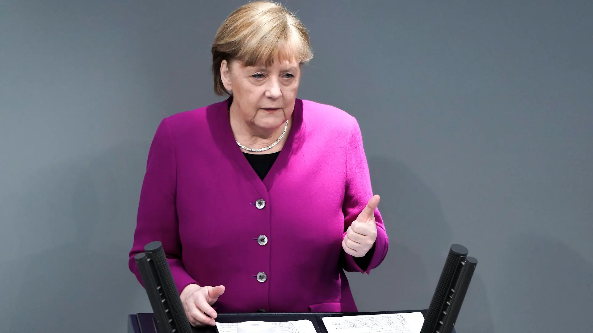 218. Bundestagssitzung - Regierungserklaerung Aktuell, 25.03.2021, Berlin, Angela Merkel die Bundeskanzlerin der Bundesrepublik Deutschland im Portrait bei ihrer Rede zum Thema Regierungserklaerung zum Europaeischen Rat bei der 218. Sitzung des Deutschen Bundestag in Berlin Berlin Berlin Deutschland *** 218 Bundestag Session Government Declaration Current, 25 03 2021, Berlin, Angela Merkel the Chancellor of the Federal Republic of Germany in portrait during her speech on the subject Government Declaration on the European Council at the 218 Session of the German Bundestag in Berlin Berlin Germany