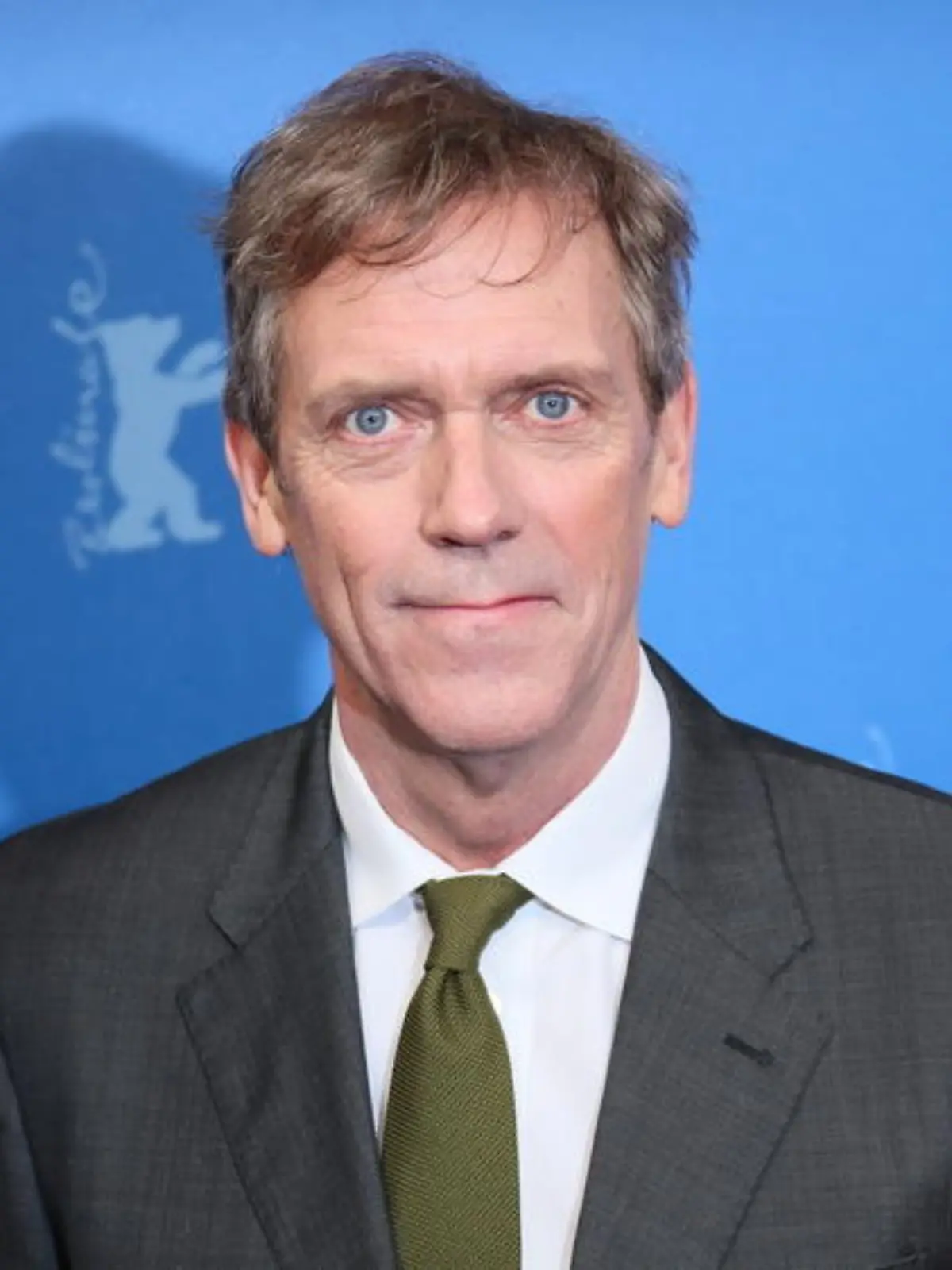 Hugh Laurie adaptiert Agatha-Christie-Roman "Ein Schritt ins Leere"