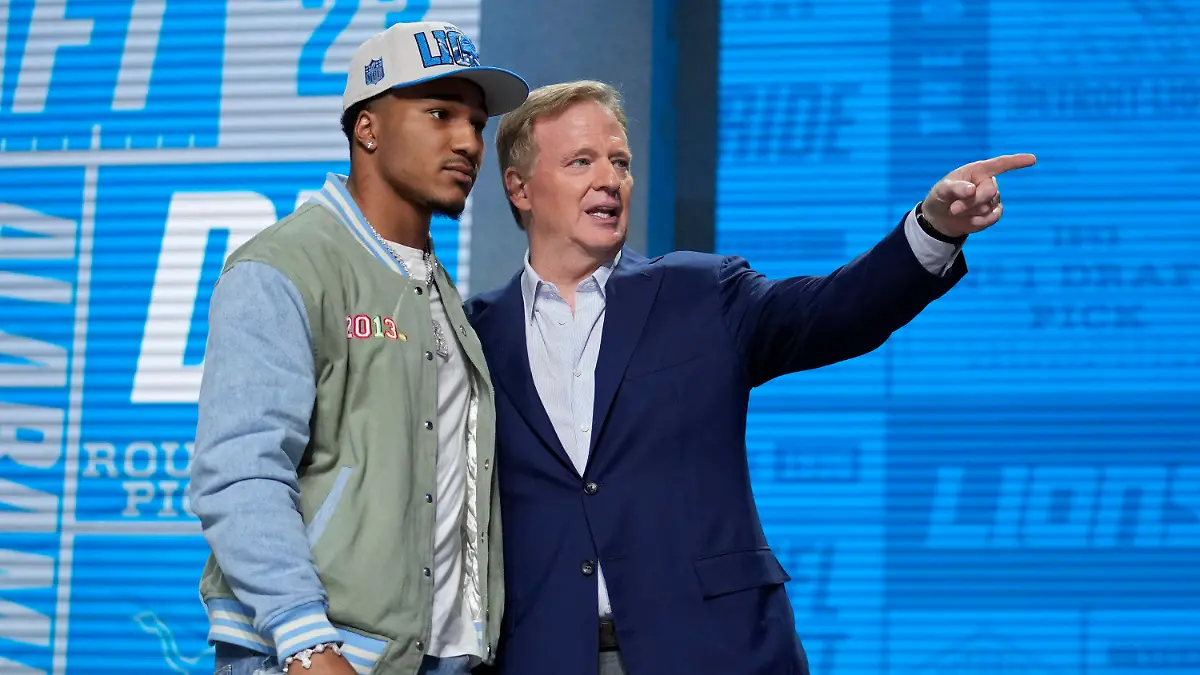 Alabama defensive back Brian Branch, left, speaks with NFL Commissioner Roger Goodell after being chosen by the Detroit Lions during the second round of the NFL football draft, Friday, April 28, 2023, in Kansas City, Mo. (AP Photo/Jeff Roberson)