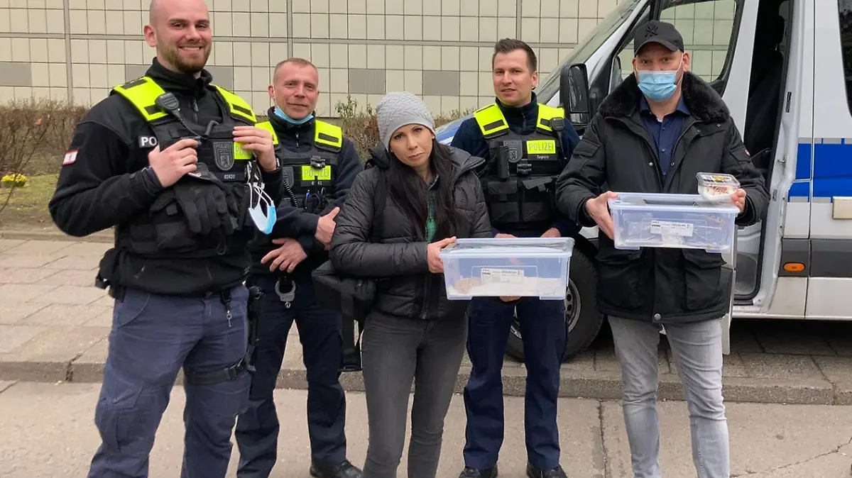 Stefan Klippstein rettet mit Hilfe der Polizei sieben Leopardengeckos.