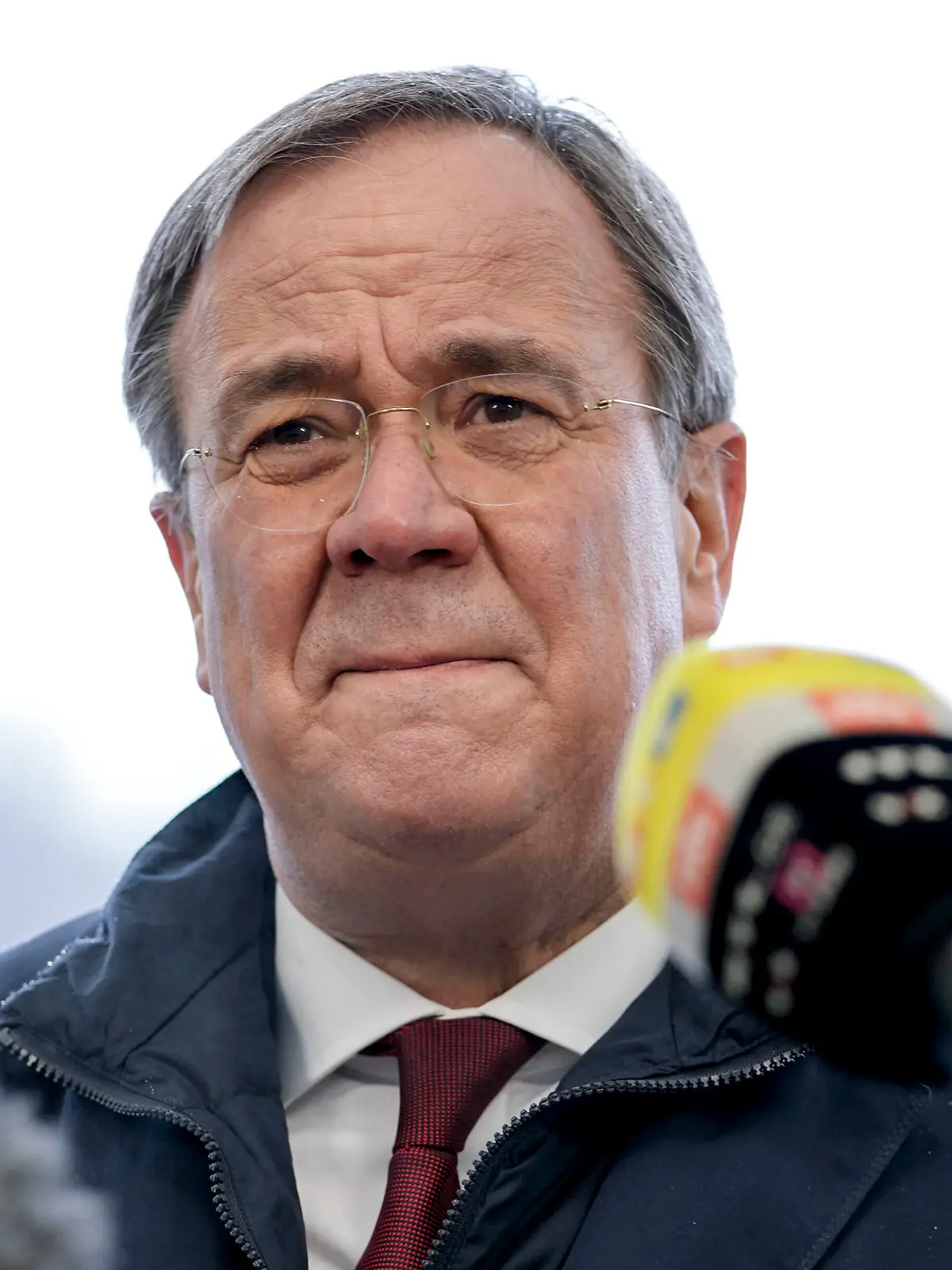 Armin Laschet Besuch der Drive-in-Impfstation in Schwelm Aktuell,07.04.2021, Schwelm, NRW Ministerpraesident Armin Laschet im Portrait bei seinem Statement zur aktuellen Lage im Nachgang des Besuchs in der Drive-in-Impfstation in Schwelm Schwelm Nordrhein-Westfalen Deutschland *** Armin Laschet visit of the Drive in vaccination station in Schwelm Aktuell,07 04 2021, Schwelm, NRW State President Armin Laschet in portrait during his statement on the current situation following the visit to the Drive in vaccination station in Schwelm Schwelm North Rhine-Westphalia Germany 