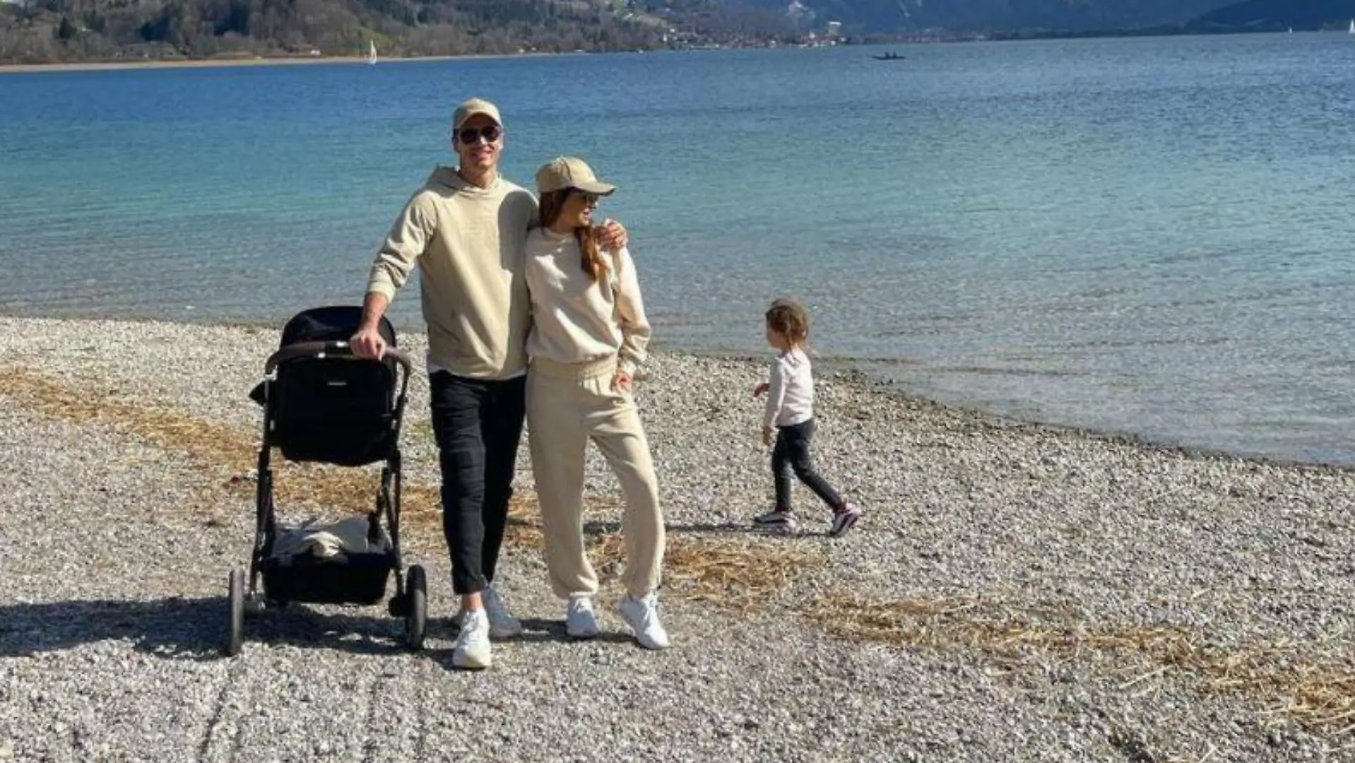 Robert Lewandowski mit Kind und Kegel am Tegernsee