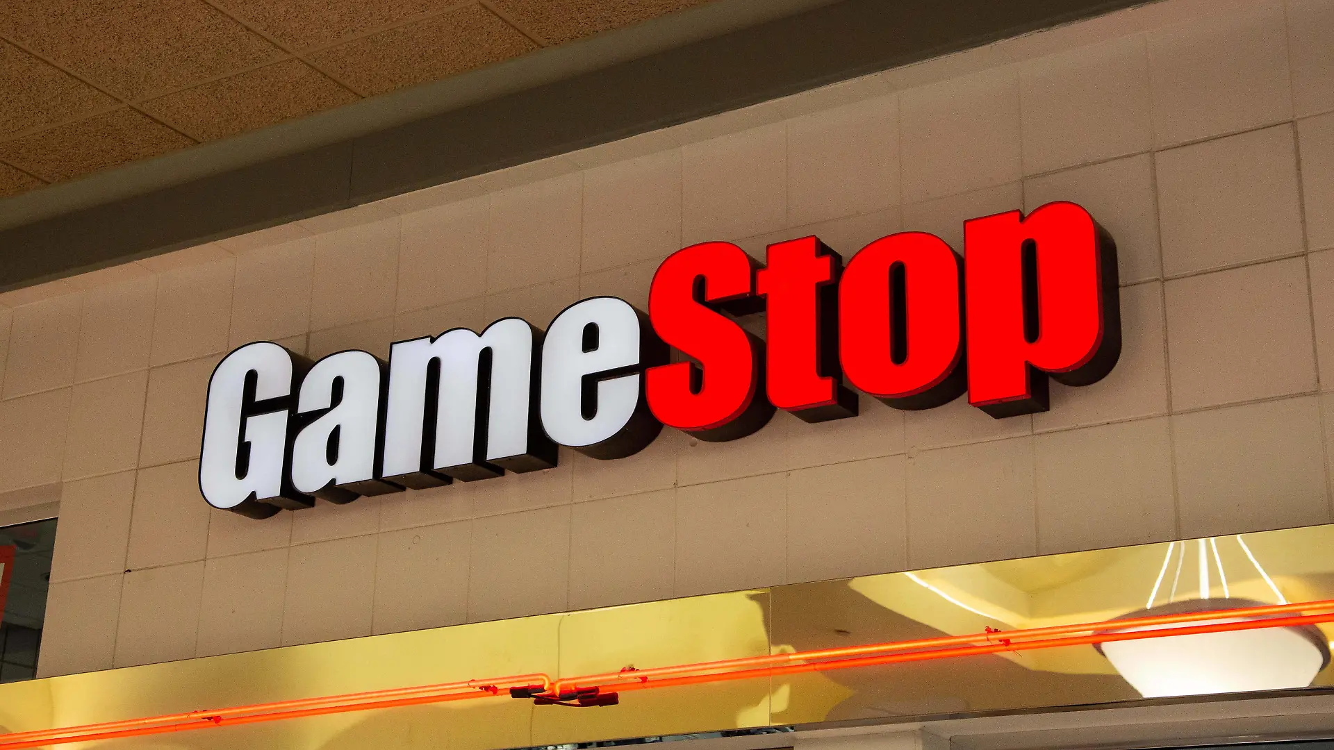January 27, 2021, Selinsgrove, Pennsylvania, United States: The GameStop sign seen inside the Susquehanna Valley Mall..An online group sent share prices of GameStop GME and AMC Entertainment Holdings Inc. AMC soaring in an attempt to squeeze short sellers. Selinsgrove United States - ZUMAs197 20210127_zaa_s197_071 Copyright: xPaulxWeaverx