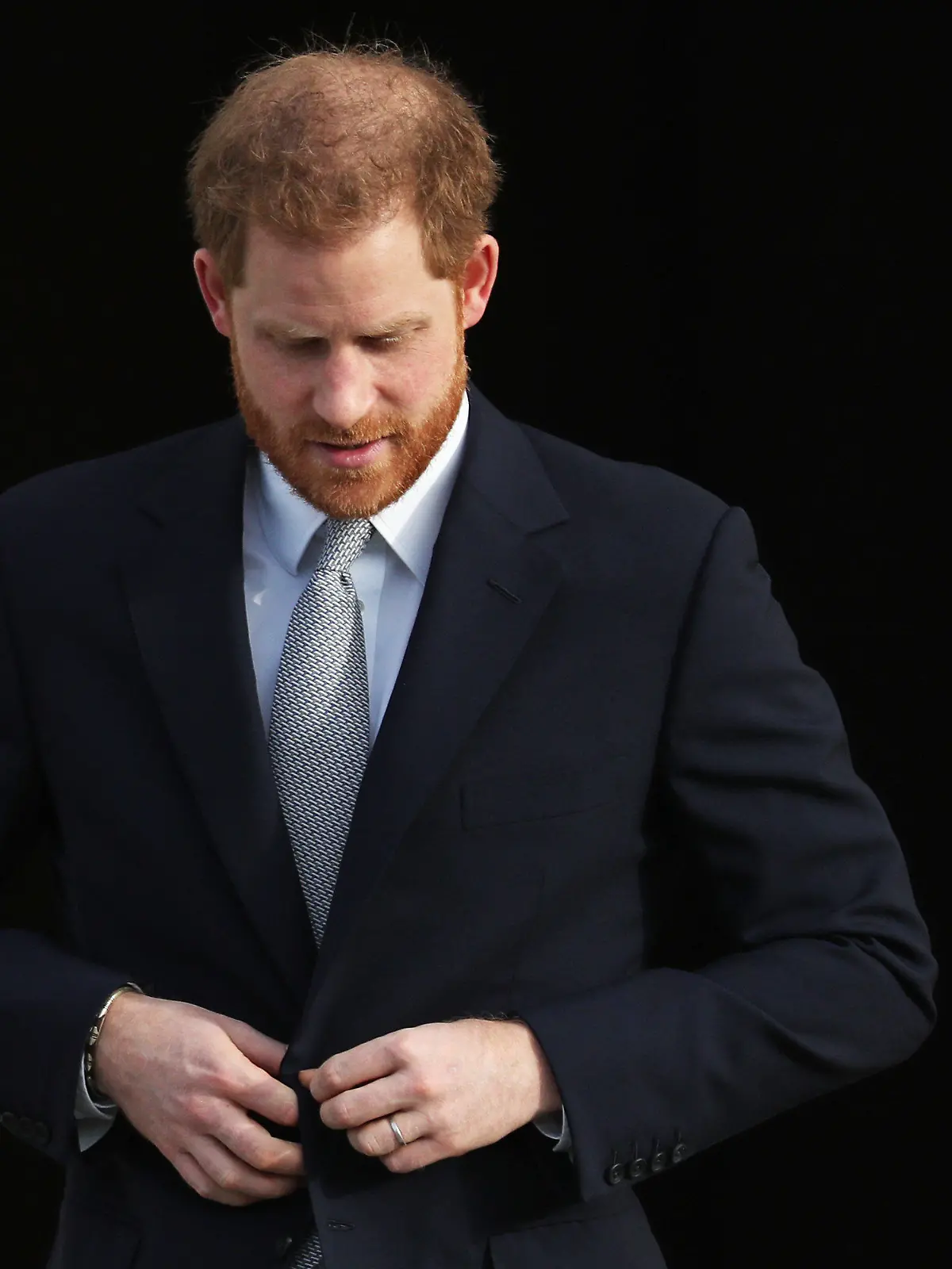 ARCHIV - 16.01.2020, Großbritannien, London: Prinz Harry, Herzog von Sussex und Schirmherr der Rugby Football League, kommt als Gastgeber der Auslosung der Rugby League Weltmeisterschaft 2021 in die Gärten des Buckingham Palace. Harry hat sich mit Bedauern zu seinem Abschied von der Rolle als Mitglied der engeren Königsfamilie geäußert. Foto: Yui Mok/PA Wire/dpa +++ dpa-Bildfunk +++