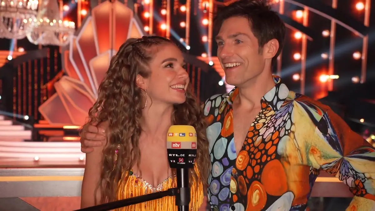 Lola isst gerne Kuchen, wenn sie nervös ist Let's Dance 2021