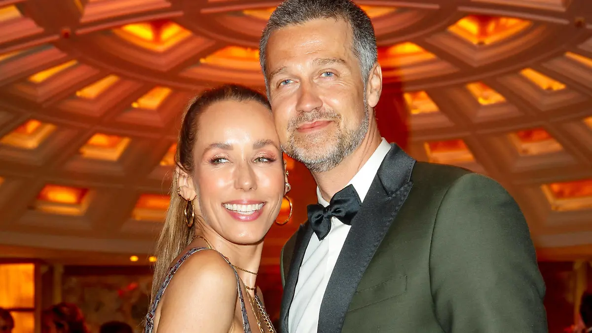 Bundespresseball Annemarie Carpendale mit Ehemann Wayne Carpendale beim 70. Bundespresseball am 21.04.2023 im Hotel Adlon Kempinski in Berlin. *** Federal press ball Annemarie Carpendale with husband Wayne Carpendale at the 70 Federal press ball on 21 04 2023 in the hotel Adlon Kempinski in Berlin Copyright: xEventpressxKochanx