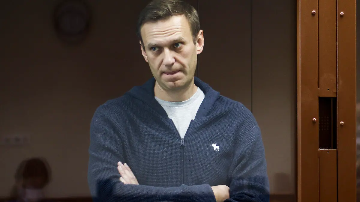 ARCHIV - 12.02.2021, Russland, Moskau: Auf diesem Foto, das vom Bezirksgericht Babuskinsky zur Verfügung gestellt wurde, steht der russische Oppositionspolitiker Alexej Nawalny hinter einer Glasscheibe während einer Anhörung vor dem Bezirksgericht. (zu dpa «Nawalny: Gesundheitszustand im Straflager weiter verschlechtert») Foto: -/Babuskinsky District Court/AP/dpa - ACHTUNG: Nur zur redaktionellen Verwendung im Zusammenhang mit der aktuellen Berichterstattung und nur mit vollständiger Nennung des vorstehenden Credits +++ dpa-Bildfunk +++