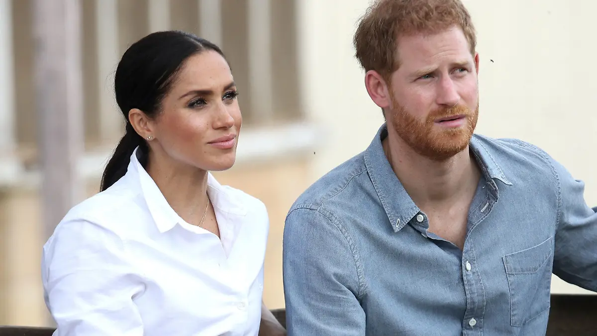 ARCHIV - 17.10.2018, Australien, Dubbo: Prinz Harry und Herzogin Meghan besuchen die Familie Woodley auf der von einer schweren Dürre betroffenen Farm von Mountain View.    (zu dpa "Noch immer Streit zuhaus - Meghan, Harry und die britische Presse") Foto: Chris Jackson/Press Association/dpa +++ dpa-Bildfunk +++