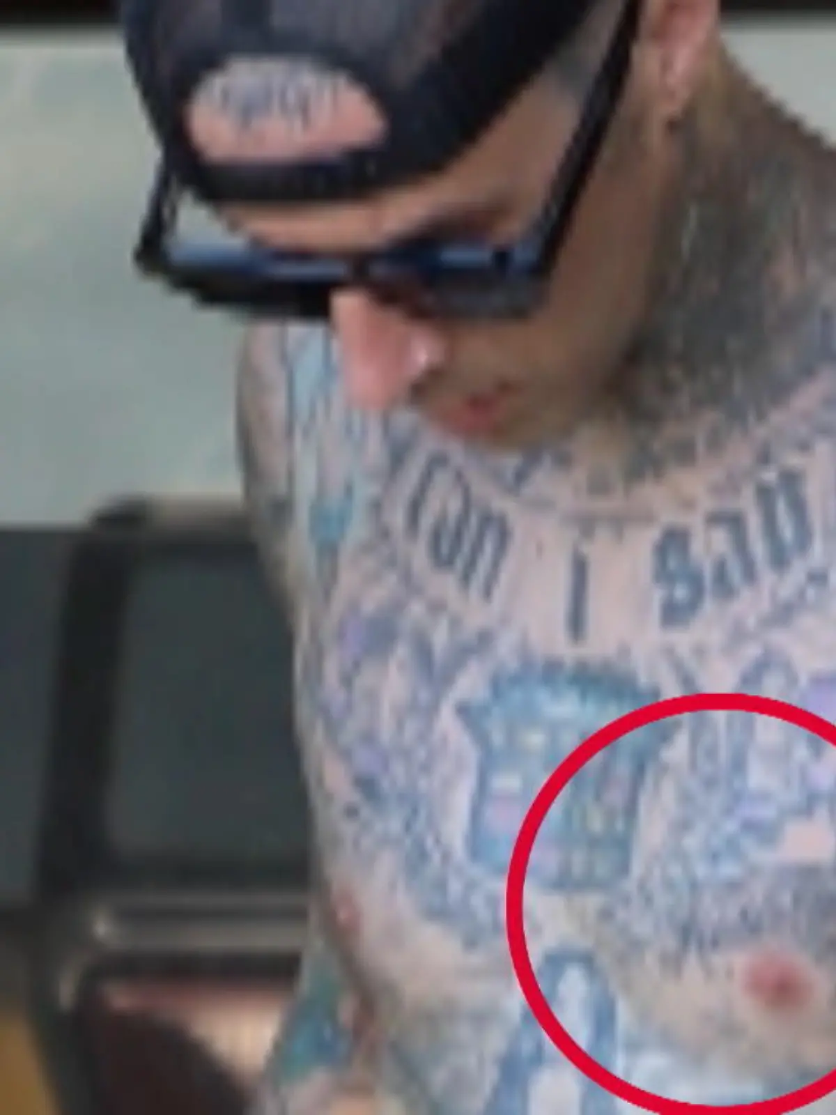 Bild zu: "Travis Barker zeigt Kourtney-Tattoo"