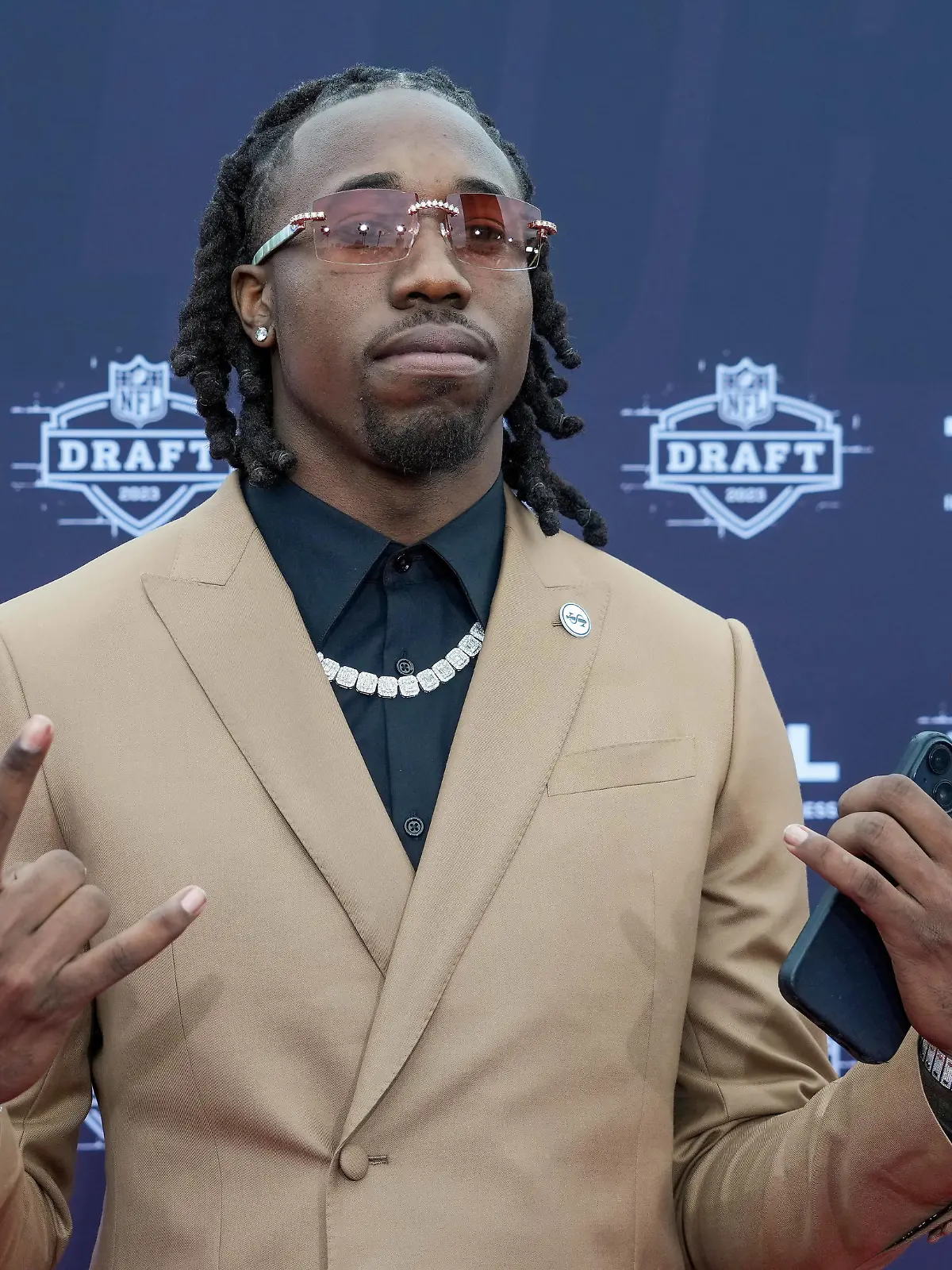 NFL, American Football Herren, USA NFL Draft Red Carpet Apr 27, 2023 Kansas City, MO, USA Penn State cornerback Joey Porter Jr. poses for a photo on the NFL Draft Red Carpet before the first round of the 2023 NFL Draft at Union Station. Kansas City Union Station MO USA, EDITORIAL USE ONLY PUBLICATIONxINxGERxSUIxAUTxONLY Copyright: xKirbyxLeex 20232704_jwc_al2_064