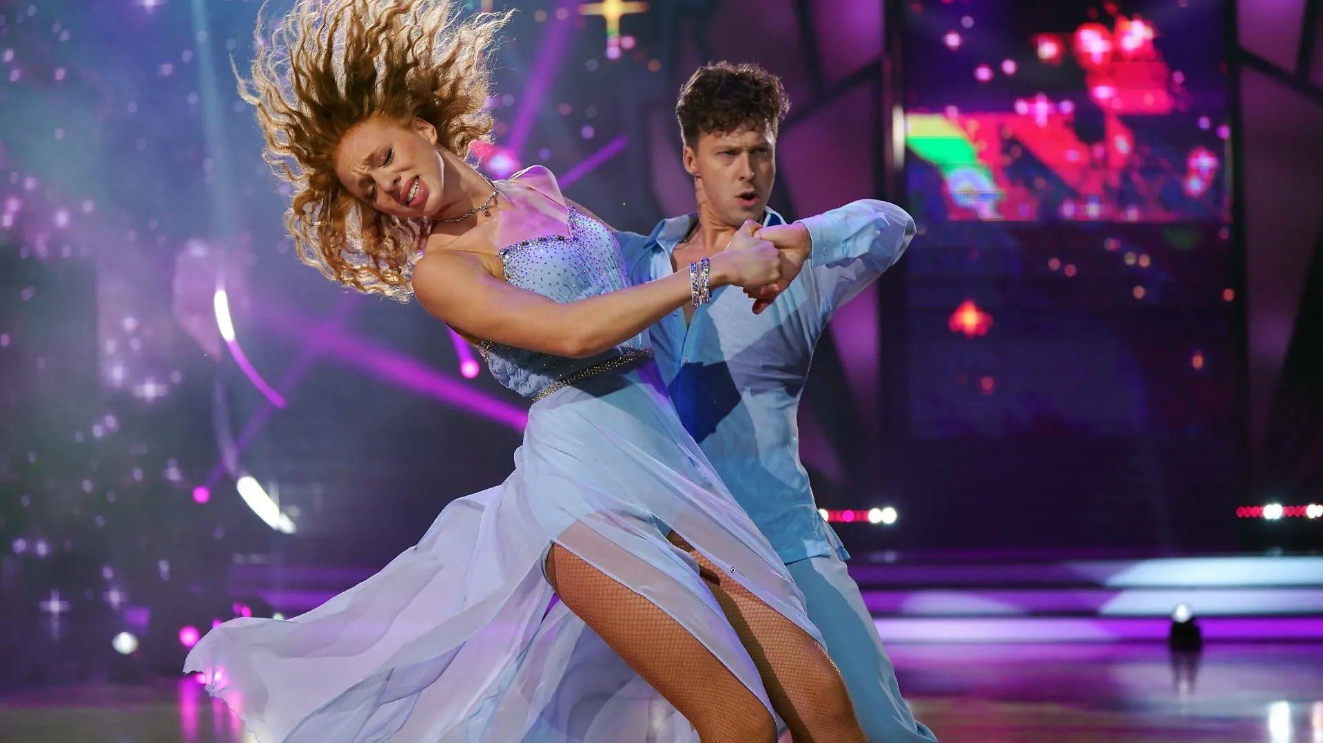 Anna Ermakova und Valentin Lusin tanzen Freestyle.

Die Verwendung des sendungsbezogenen Materials ist nur mit dem Hinweis und Verlinkung auf RTL+ gestattet.