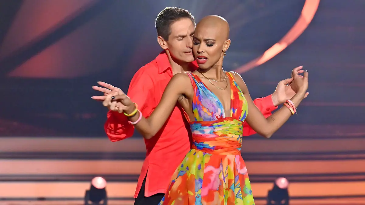 Sharon Battiste mit Christian Polanc in der neunten Live-Show der 16. Staffel der RTL-Tanzshow 'Let's Dance' im MMC Coloneum. Köln, 28.04.2023