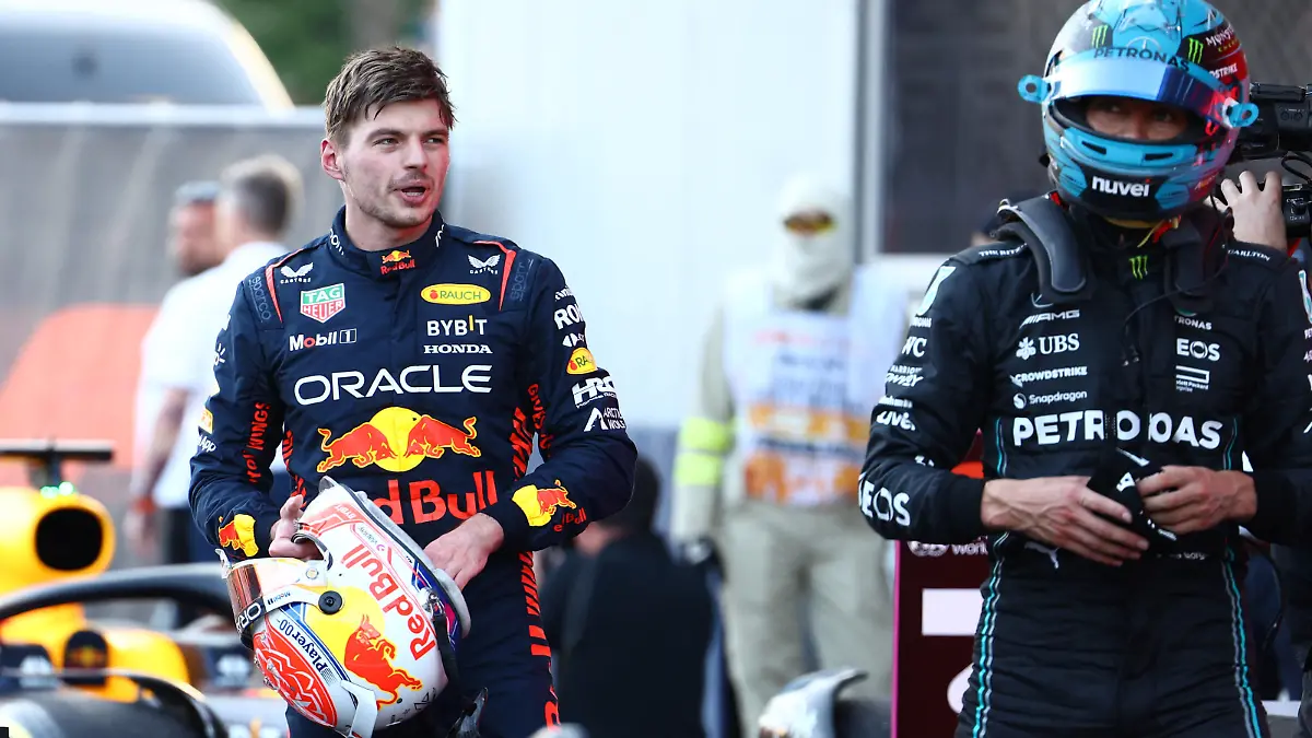 Formula One F1 - Azerbaijan Grand Prix - Baku City Circuit, Baku, Azerbaijan - April 29, 2023 Red Bull's Max Verstappen with Mercedes' George Russell after the sprint REUTERS/Lisi Niesner/Pool