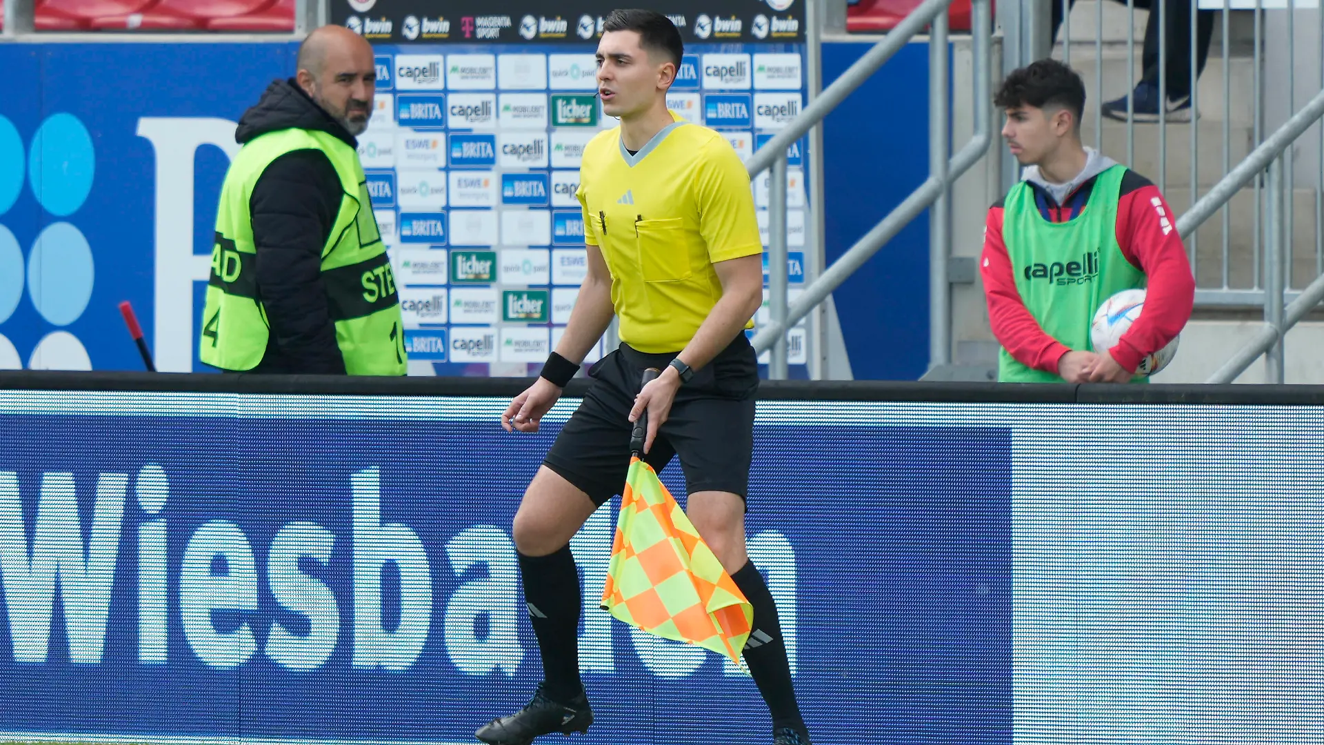 29.04.2023, BRITA-Arena, Wiesbaden, GER, 3. Liga, 34. Spieltag: SV Wehen Wiesbaden vs SV Meppen, der neue Linienrichter DFL REGULATIONS PROHIBIT ANY USE OF PHOTOGRAPHS AS IMAGE SEQUENCES AND/OR QUASI-VIDEO. Wiesbaden Hessen Germany BRITA-Arena *** 29 04 2023, BRITA Arena, Wiesbaden, GER, 3 Liga, 34 Spieltag SV Wehen Wiesbaden vs SV Meppen, the new linesman DFL REGULATES PROHIBIT ANY USE OF PHOTOGRAPHS AS IMAGE SEQUENCES AND OR QUASI VIDEO Wiesbaden Hesse Germany BRITA Arena