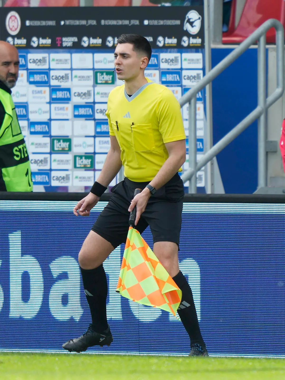 29.04.2023, BRITA-Arena, Wiesbaden, GER, 3. Liga, 34. Spieltag: SV Wehen Wiesbaden vs SV Meppen, der neue Linienrichter DFL REGULATIONS PROHIBIT ANY USE OF PHOTOGRAPHS AS IMAGE SEQUENCES AND/OR QUASI-VIDEO. Wiesbaden Hessen Germany BRITA-Arena *** 29 04 2023, BRITA Arena, Wiesbaden, GER, 3 Liga, 34 Spieltag SV Wehen Wiesbaden vs SV Meppen, the new linesman DFL REGULATES PROHIBIT ANY USE OF PHOTOGRAPHS AS IMAGE SEQUENCES AND OR QUASI VIDEO Wiesbaden Hesse Germany BRITA Arena