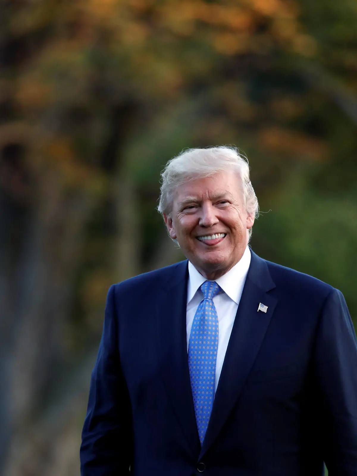 U.S. President Donald Trump reacts as he arrives at the White House from Indianapolis, in Washington D.C., U.S. September 27, 2017. REUTERS/Carlos Barria