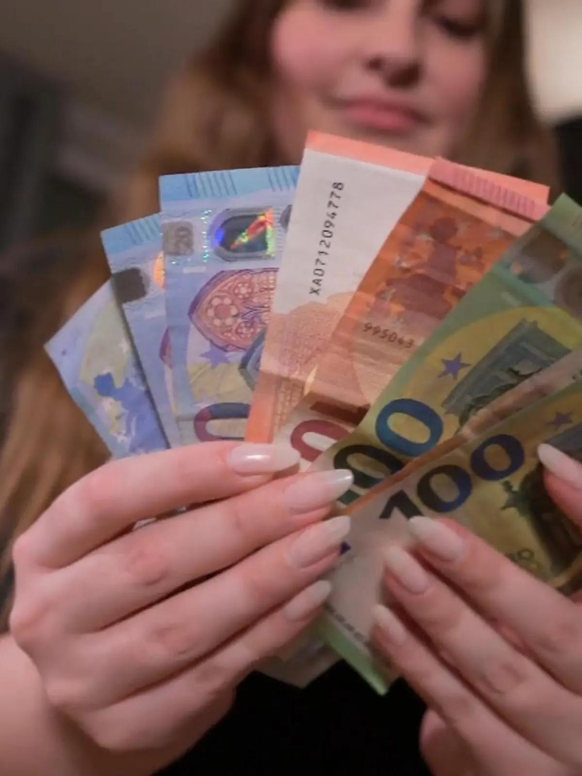 Sparen, Geld anlegen,  Finanzen sortieren, sich ein paar Gedanken um die Rente machen! Das waren bei ziemlich lange genau die Themen, um die sich unsere Reporterin Cecilia „eigentlich auch mal kümmern wollte“. Der klassische Fall von Aufschieberitis. HEUTE bereut sie, dass sie sich nicht eher damit beschäftigt hat.