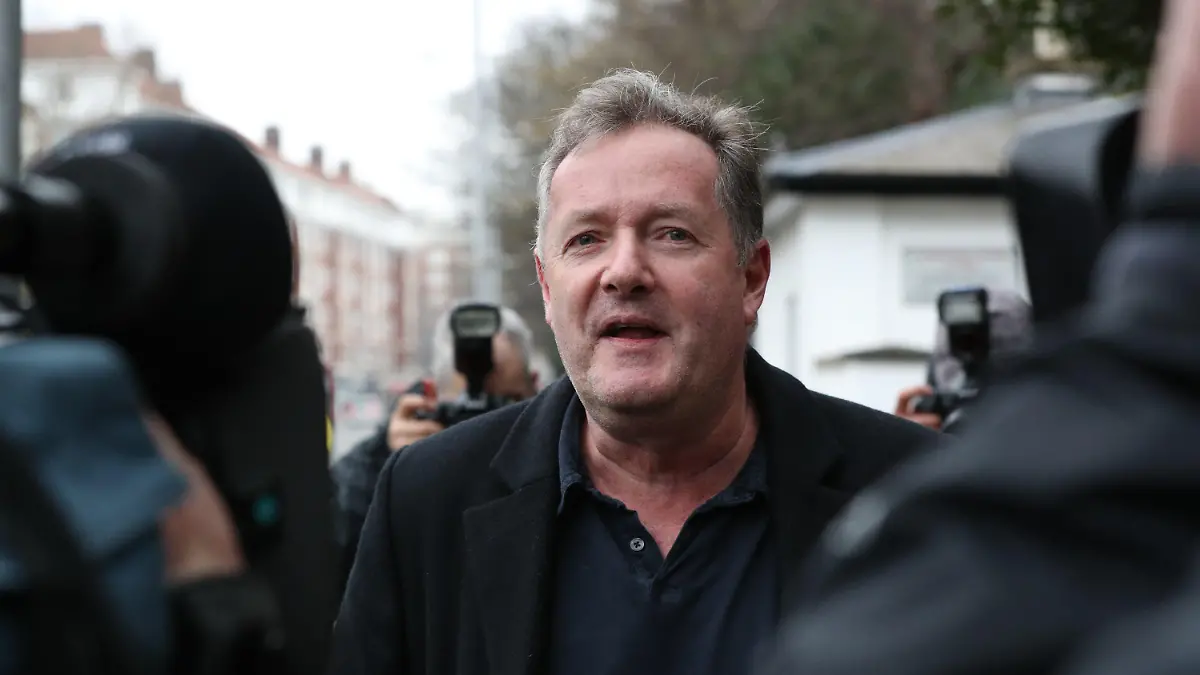 10.03.2021, Großbritannien, London: Piers Morgan spricht zu Reportern vor seinem Haus in Kensington, im Zentrum Londons. Nach Beschwerden über seine Kritik an Meghan kündigte der britische Journalist Piers Morgan seinen Job als Moderator der Sendung «Good Morning Britain». Foto: Jonathan Brady/PA Wire/dpa +++ dpa-Bildfunk +++