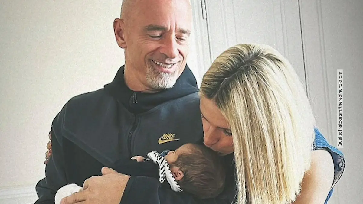 Hier kuscheln Eros und Michelle mit ihrem Enkel Zuckersüße Familien-Premiere
