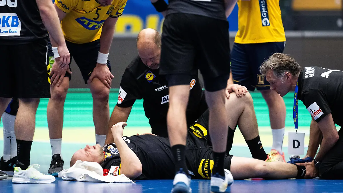 230427 Max Darj of Sweden and Paul Drux of Germany in pain during the EHF Euro Cup handball match between Sweden and Germany on April 27, 2023 in Kristianstad. Photo: Petter Arvidson / BILDBYRAN / kod PA / PA0560 handball handboll handball ehf euro cup sweden germany bbeng skada *** 230427 Max Darj of Sweden and Paul Drux of Germany in pain during the EHF Euro Cup handball match between Sweden and Germany on April 27, 2023 in Kristianstad Photo Petter Arvidson BILDBYRAN code PA PA0560 handball handboll handball ehf euro cup sweden germany bbeng injury PUBLICATIONxNOTxINxSWExNORxAUT Copyright: PETTERxARVIDSON BB230427PA043