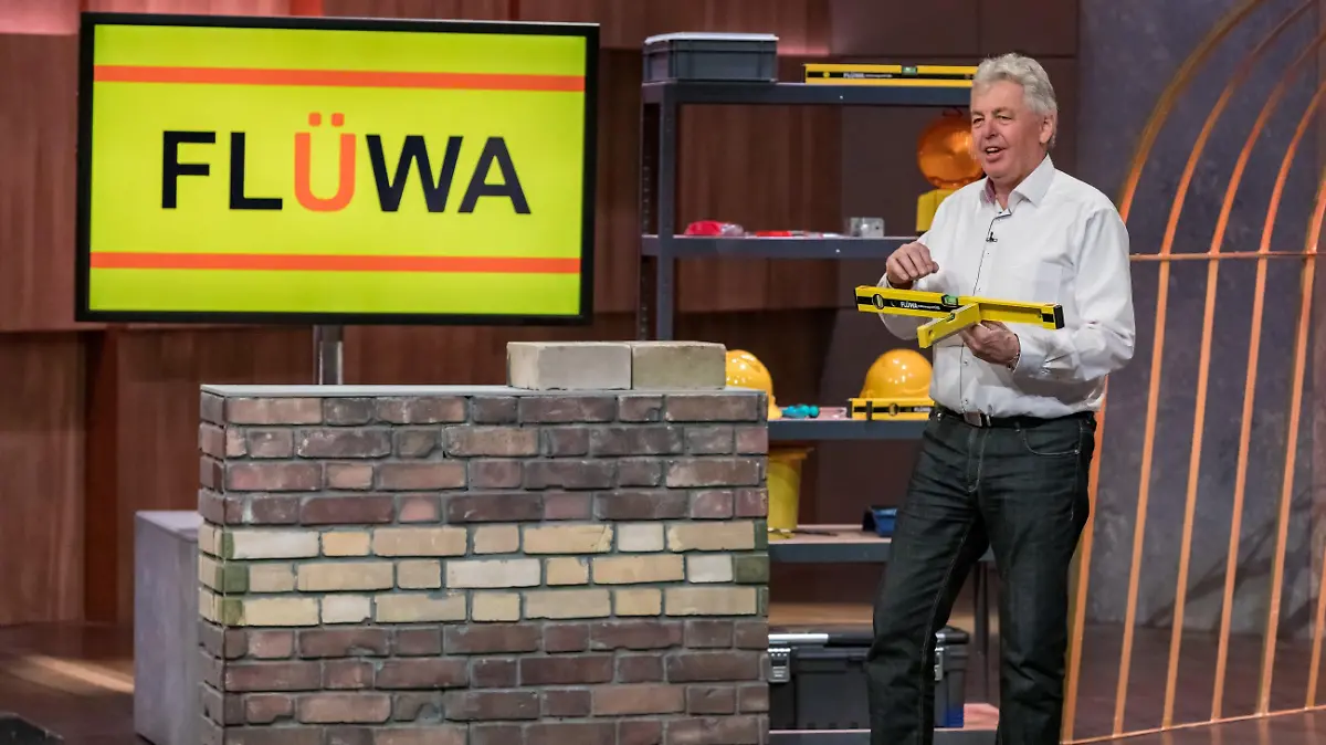 Karlheinz Voll aus Osthofen präsentiert "FLÜWA", die Wasserwaage mit Flügel. Er erhofft sich ein Investment von 60.000 Euro für 20 Prozent der Anteile an seinem Unternehmen. Die Verwendung des sendungsbezogenen Materials ist nur mit dem Hinweis und Verlinkung auf TVNOW gestattet.