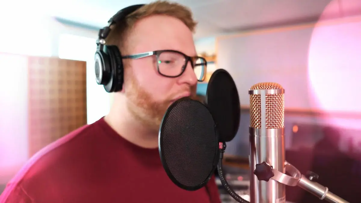 Jan-Marten Block singt seinen DSDS-Finalsong ein Mit "Never Not Try" im Tonstudio