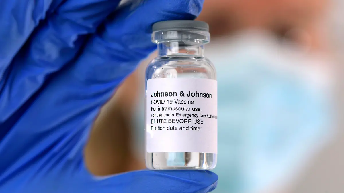 03.02.2021, Symbolbild: Impfstoffe, Johnson & Johnson, Model Release vorhanden 03.02.2021, Symbolbild: Impfstoffe 03.02.2021, Symbolbild: Impfstoffe *** 03 02 2021, symbol picture vaccines, Johnson Johnson, model release available 03 02 2021, symbol picture vaccines 03 02 2021, symbol picture vaccines