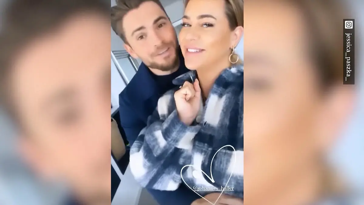 Jessica Paszka macht Johannes Haller Ansage Weg mit dem Weihnachtsbaum!