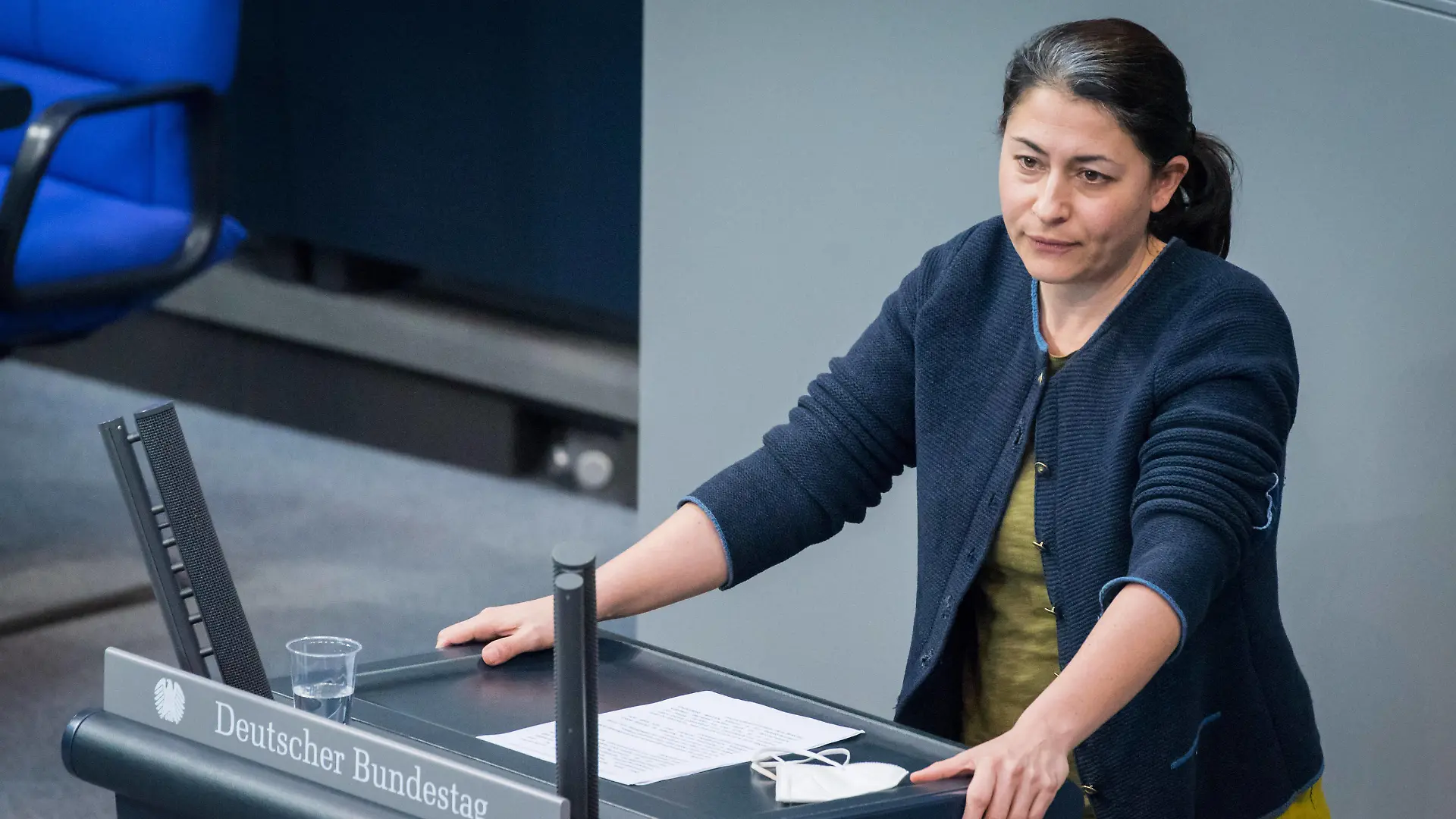 Berlin, Plenarsitzung im Bundestag Filiz Polat Bündnis 90/Die Grünen während der Sitzung des Deutschen Bundestags am 12.02.2021. Berlin Bundestag Berlin Deutschland *** Berlin, plenary session in the Bundestag Filiz Polat Bündnis 90 Die Grünen during the session of the German Bundestag on 12 02 2021 Berlin Bundestag Berlin Germany