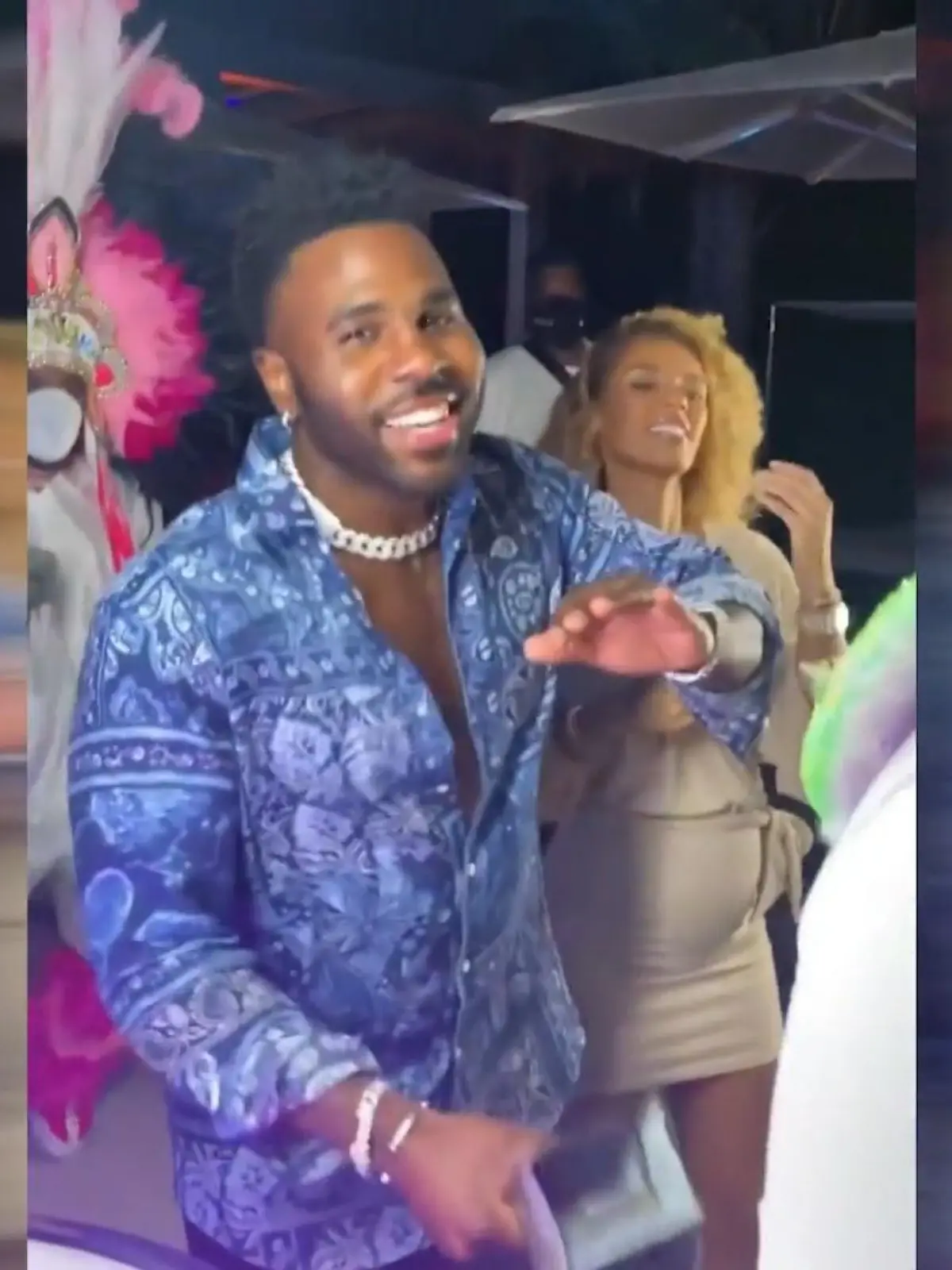 Bild zu: "Jason Derulo und Jena verraten das Babygeschlecht"