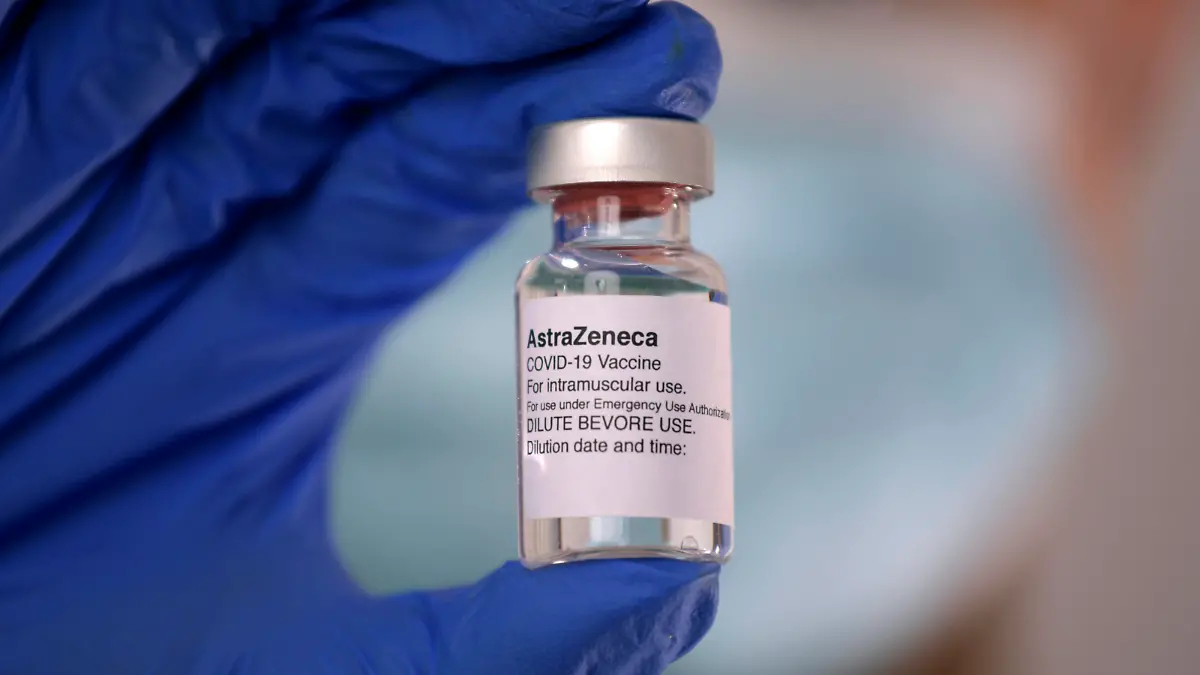  03.02.2021, Symbolbild: Impfstoffe, Astrazeneca, Model Release vorhanden 03.02.2021, Symbolbild: Impfstoffe 03.02.2021, Symbolbild: Impfstoffe *** 03 02 2021, symbol picture vaccines, Astrazeneca, model release available 03 02 2021, symbol picture vaccines 03 02 2021, symbol picture vaccines