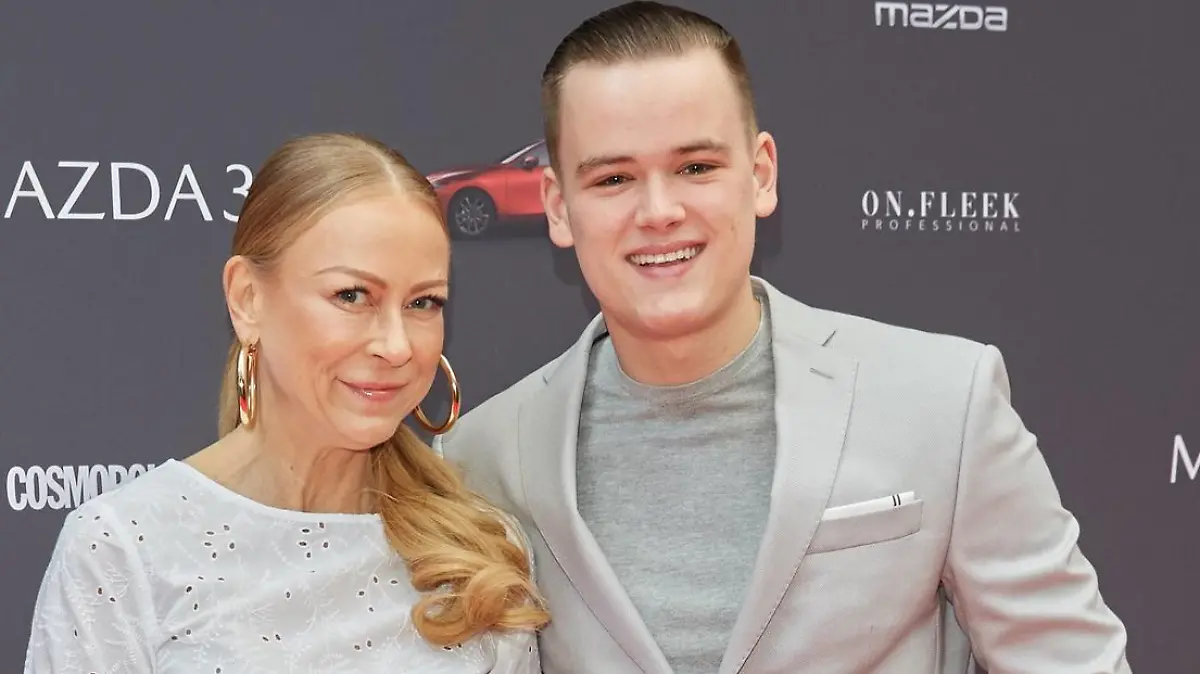Entertainment Bilder des Tages Jenny Elvers mit Sohn Paul - MAZDA Spring Cocktail in Berlin am 23.05.2019. MAZDA Spring Cocktail *** Jenny Elvers with his son Paul MAZDA Spring Cocktail in Berlin on 23 05 2019 MAZDA Spring Cocktail  