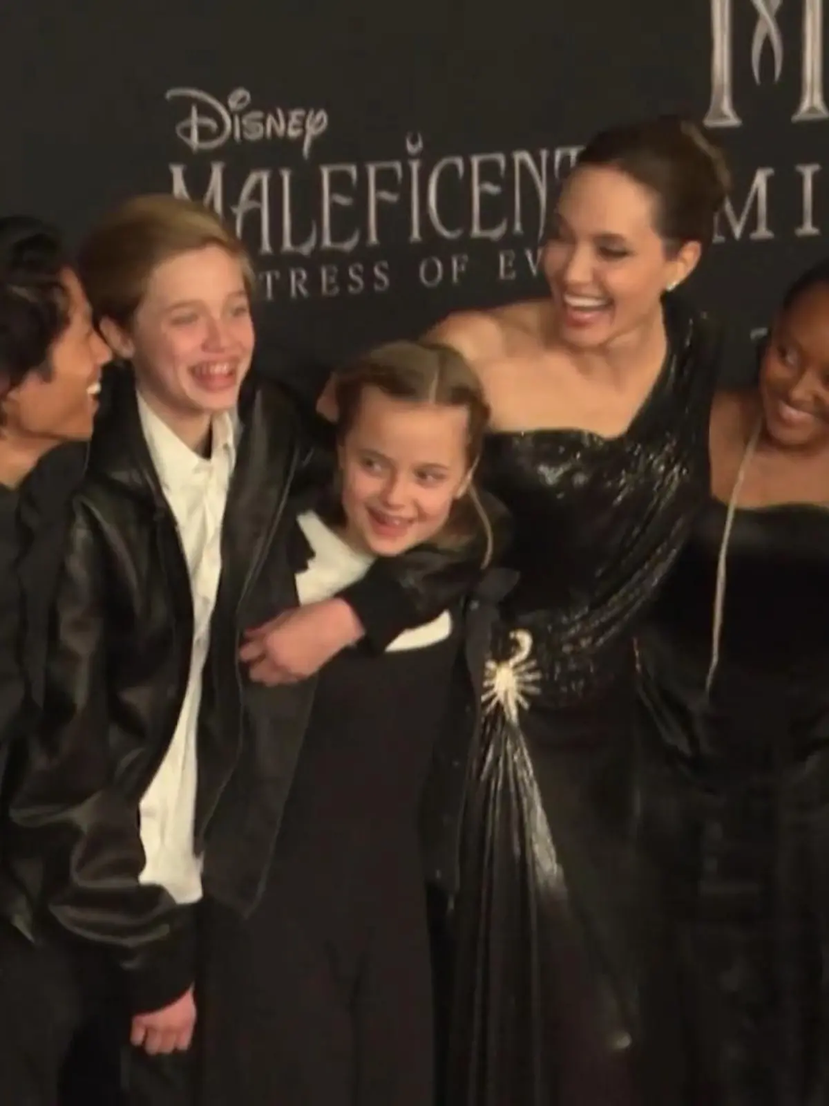 Bild zu: "Angelina Jolie: Müssen ihre Kinder vor Gericht aussagen?"