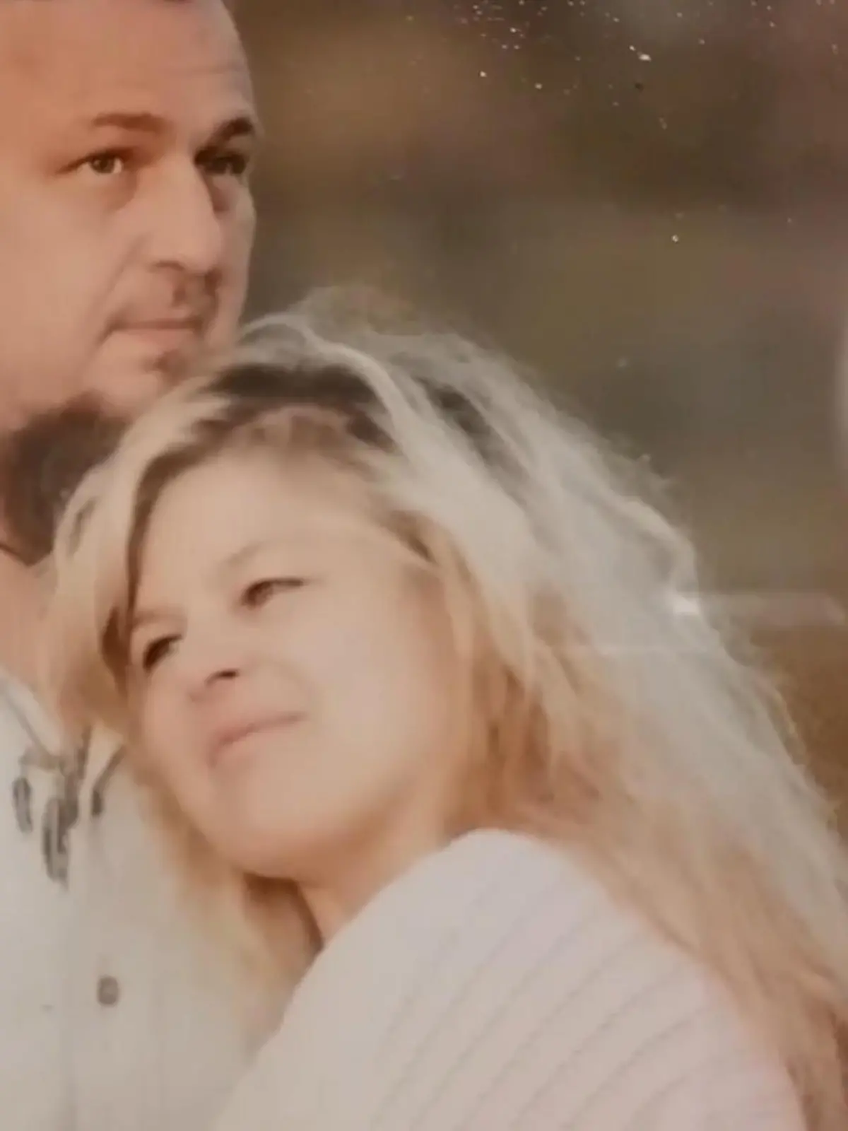 Ist Familienvater Franz Voith aus seiner Krankenversicherung geflogen, weil er krank ist? Kurz nachdem er die Diagnose Krebs bekam, ist seine private Krankenkasse vom Versicherungsvertrag zurückgetreten. Dabei sind noch teure Rechnungen offen – in Höhe von über 25.000 Euro. Darf das sein? Oder hat der 44-Jährige beim Antrag vielleicht einen Fehler gemacht? RTL-Reporterin Maria hat sich eingeschaltet. Was sie für die Familie erzielen konnte, sehen Sie im Video!