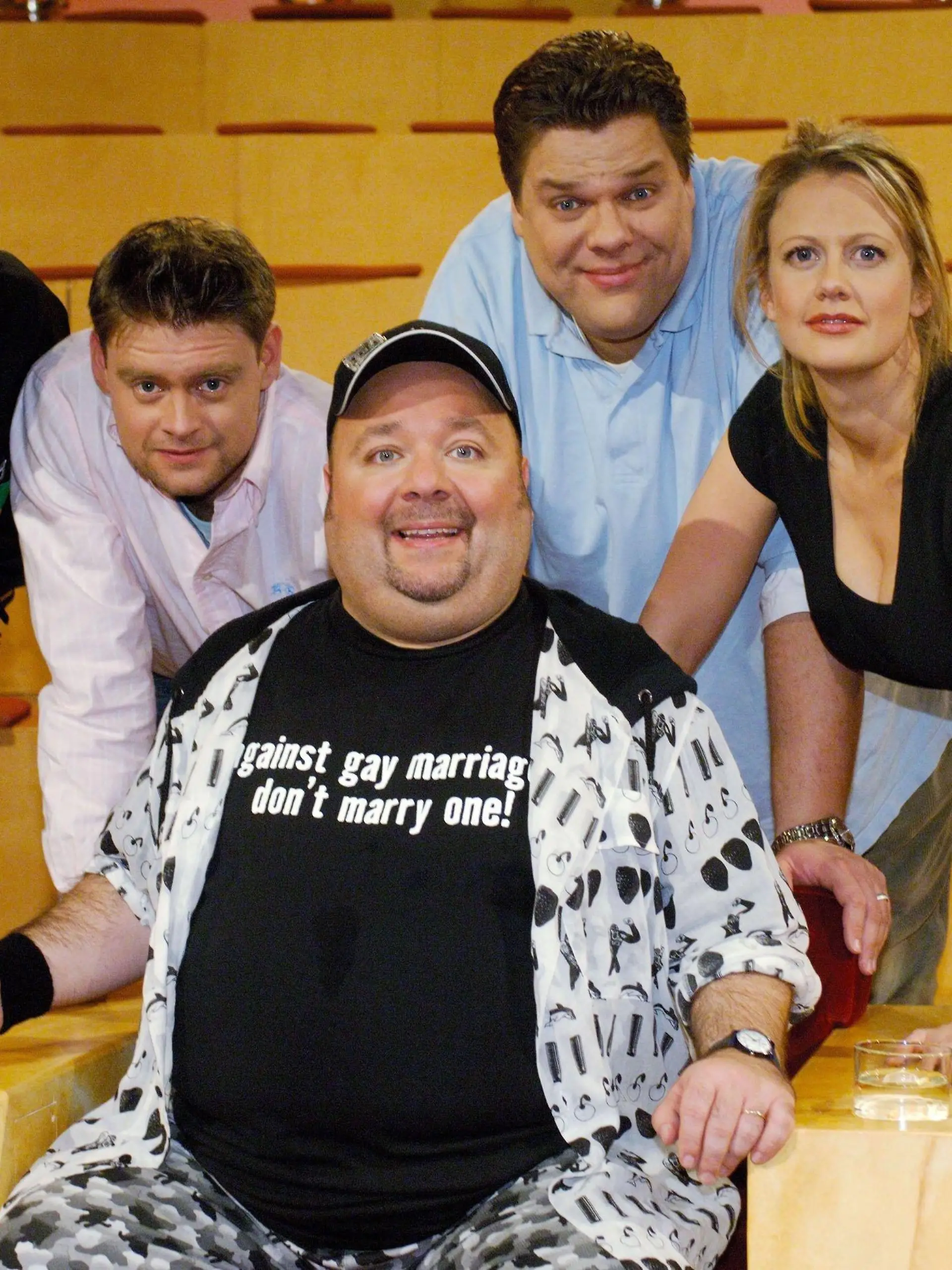 "Frei Schnauze", 12 neue Folgen ab Freitag, 27.01.2006, jeweils 22:45 Uhr, RTL: "Frei Schnauze" - die schnellste Impro-Show Deutschlands startet durch! Spielleiter Dirk Bach (vorne) hat bei "Frei Schnauze" das Kommando. Mit neuem Konzept, neuer Deko und jeder Menge neuer Spielideen, erwarten die Comedians (v.li.) Mirco Nontschew, Max Giermann, Tetje Mierendorf und Barbara Schöneberger u.v.a. Aufgaben, die sie bestmöglichst umsetzen müssen. - Abdruck honorarfrei bei Quellenangabe, Foto: RTL - Nur für redaktionelle Fernsehzwecke in Verbindung mit RTL Television - Mehr Bilder und Infos unter www.rtl-presse.de. (c) RTL, Abdruck honorarfrei bei Quellenangabe - Foto: RTL, Verwendung nur zum Bebildern des RTL-Programms. +++ +++
