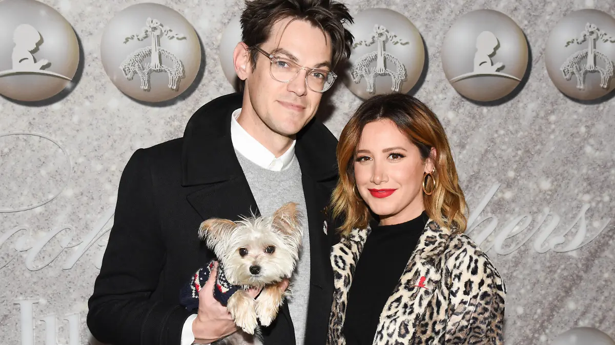  07 December 2019 - Hollywood, California - Christopher French and Ashley Tisdale. Brooks Brothers Host Annual Holiday Celebration in West Hollywood to Benefit St. Jude. Photo Credit: Billy Bennight/AdMedia 248456 2019-12-07 California West Hollywood Etats-Unis PUBLICATIONxINxGERxAUTxONLY Copyright: xAdMediax STAR_248456_074