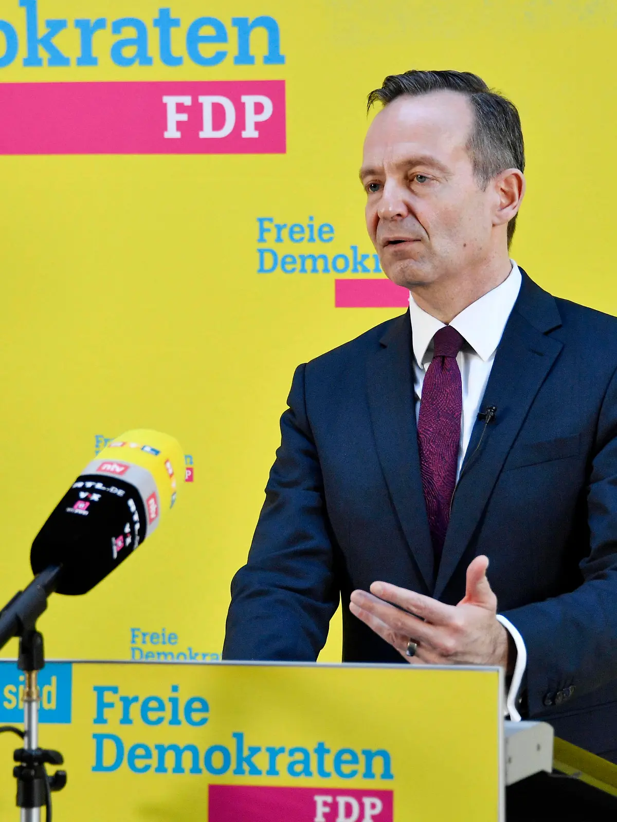 News Bilder des Tages Volker Wissing beim Statement des FDP-Generalsekretärs zu aktuellen Themen im Hans-Dietrich-Genscher-Haus. Berlin, 22.02.2021 *** Volker Wissing at the statement of the FDP Secretary General on current topics in the Hans Dietrich Genscher House Berlin, 22 02 2021 Foto:xF.xKernx/xFuturexImage