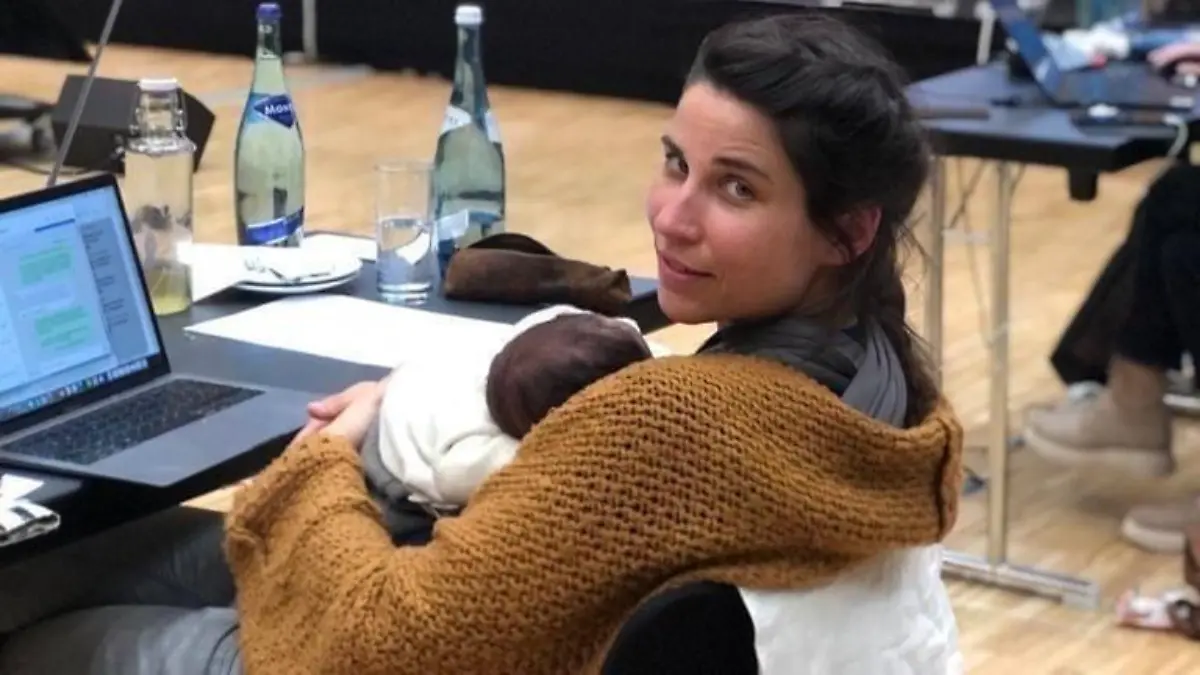 Janine Brex mit ihrem knapp drei Monate altem Kind