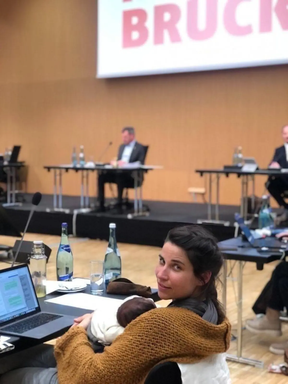 Janine Brex mit ihrem knapp drei Monate altem Kind