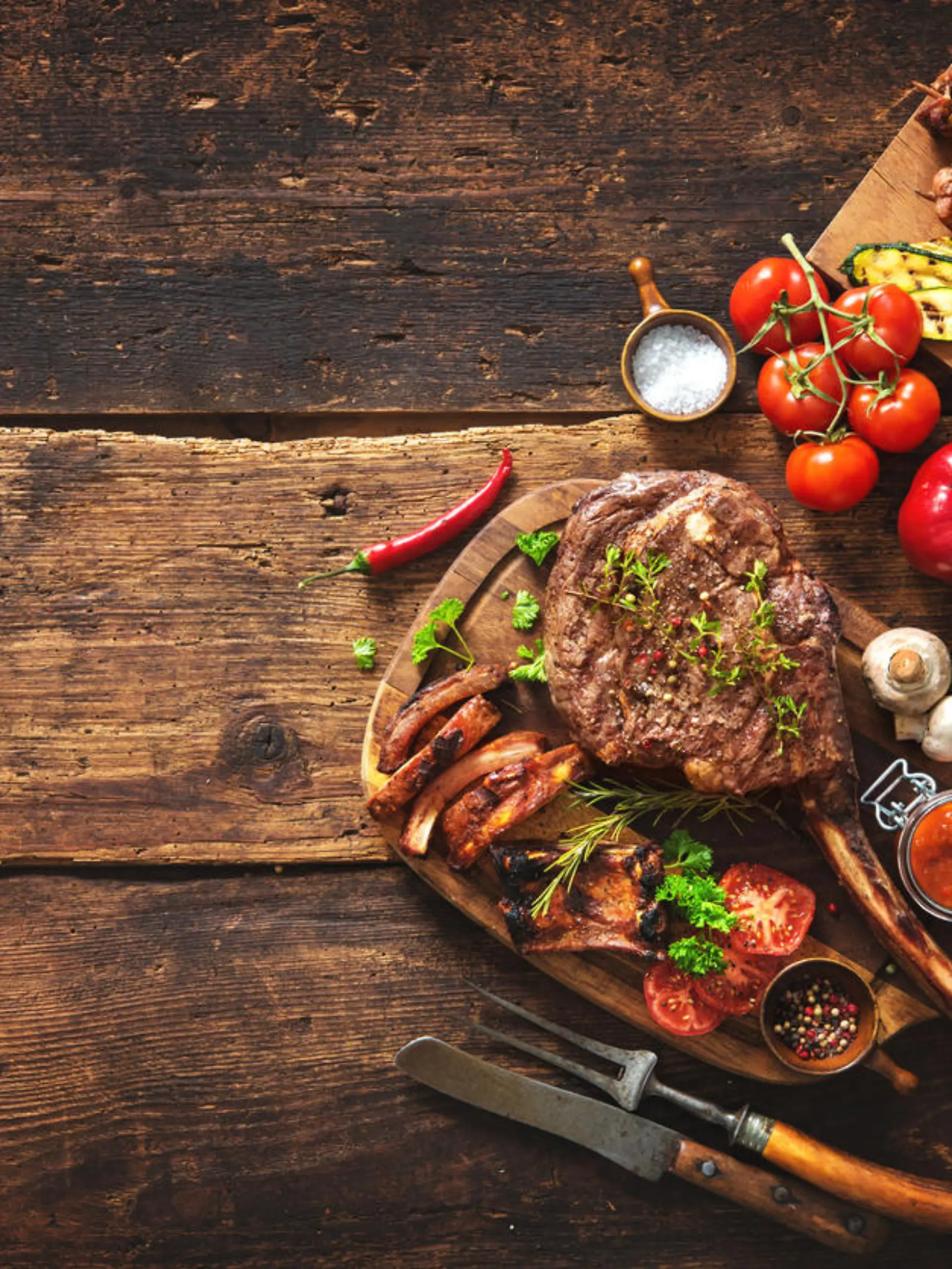Grillgut aus der Tiefkühltheke schmeckt gut und kann schon Tage im Voraus eingekauft werden. So sind Sie zeitlich flexibel und müssen kurz vor den Feiertagen nicht zum Metzger oder in den Supermarkt.