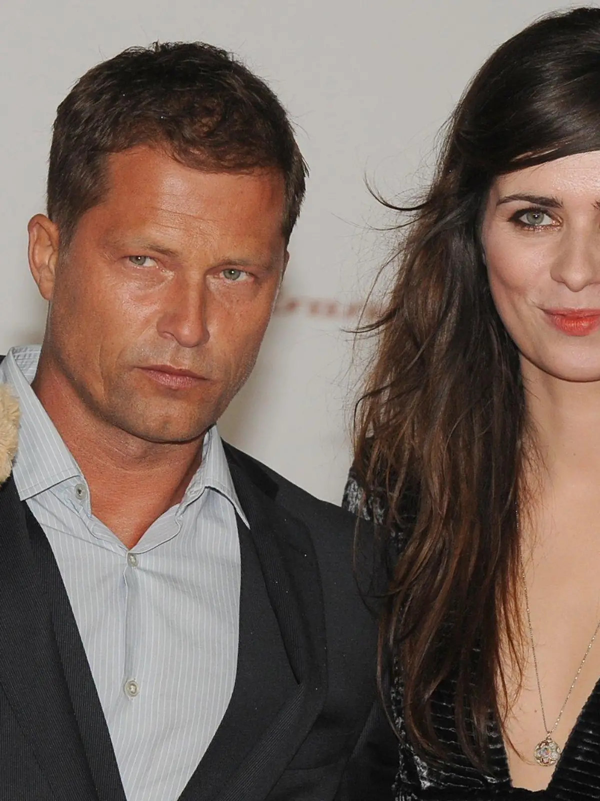 Die Schauspieler Til Schweiger und Nora Tschirner kommen am Dienstag (24.11.2009) in Berlin zur Premiere des Films "Zweiohrküken". Der Streifen kommt am 03.12.2009 in die Kinos. Foto: Jens Kalaene dpa/lbn  +++(c) dpa - Bildfunk+++