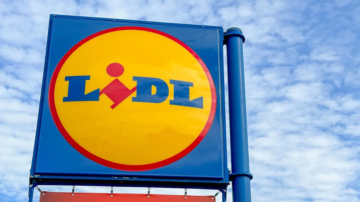 DEU, Deutschland, Nordrhein-Westfalen, Wadersloh, 10.04.2023: LIDL Supermarkt, Außenansicht *** DEU, Germany, North Rhine Westphalia, Wadersloh, 10 04 2023 LIDL supermarket, exterior view
