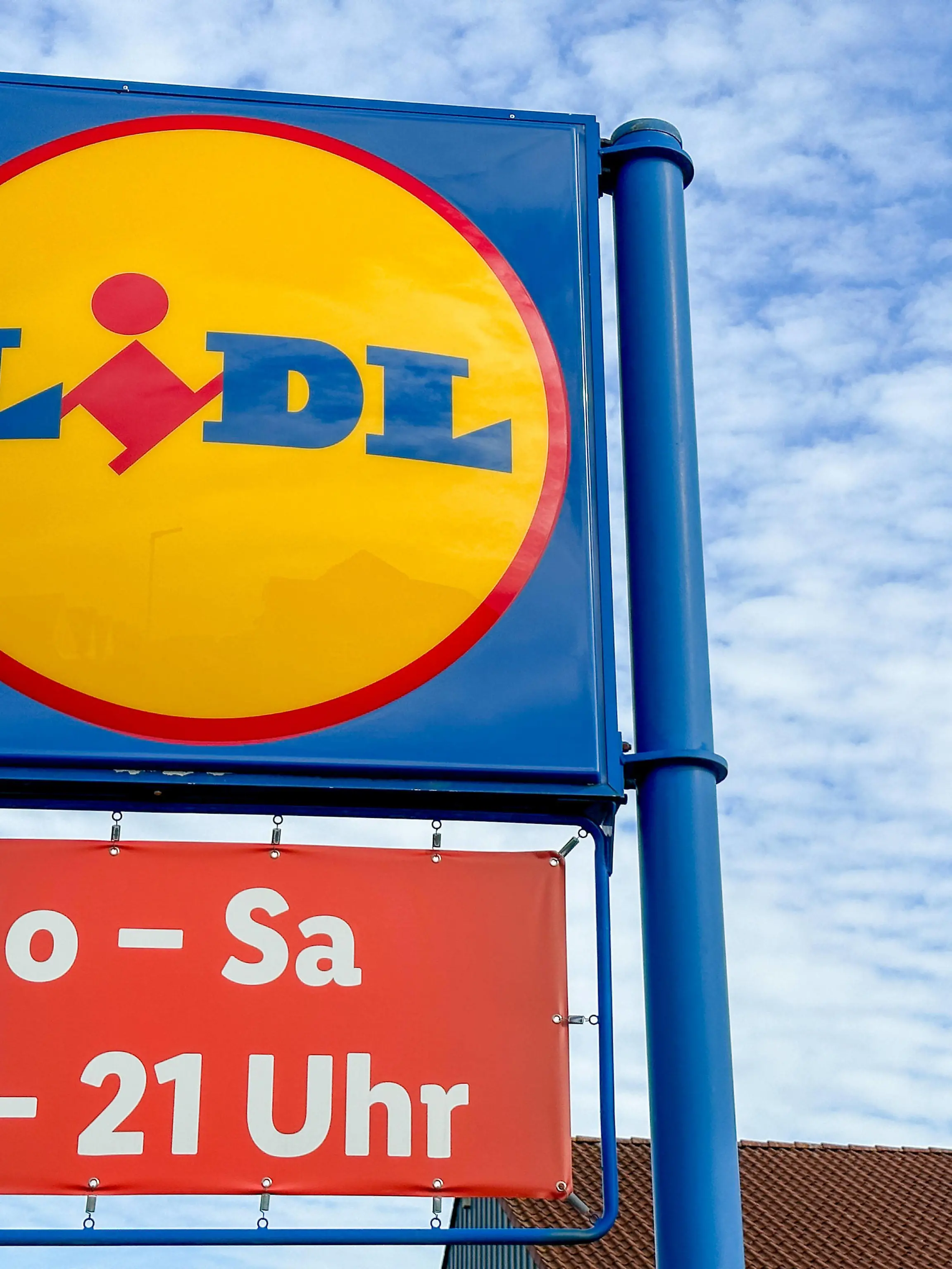 DEU, Deutschland, Nordrhein-Westfalen, Wadersloh, 10.04.2023: LIDL Supermarkt, Außenansicht *** DEU, Germany, North Rhine Westphalia, Wadersloh, 10 04 2023 LIDL supermarket, exterior view