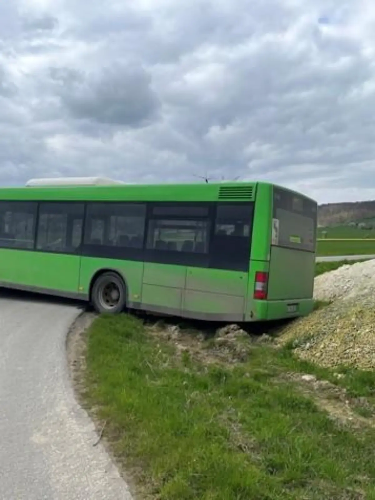 Steckengebliebener Linienbus.