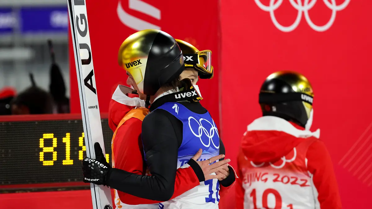 OLYMPICS - Winter Olympic Games, Olympische Spiele, Olympia, OS Beijing 2022 ZHANGJIAKOU,CHINA,07.FEB.22 - OLYMPICS, NORDIC SKIING, Ski jumping, Skispringen, Ski, nordisch - Winter Olympic Games Beijing 2022, normal hill, mixed team event. Image shows Lisa Eder and Manuel Fettner AUT. PUBLICATIONxNOTxINxAUTxSUIxSWE GEPAxpictures/xMaticxKlansek