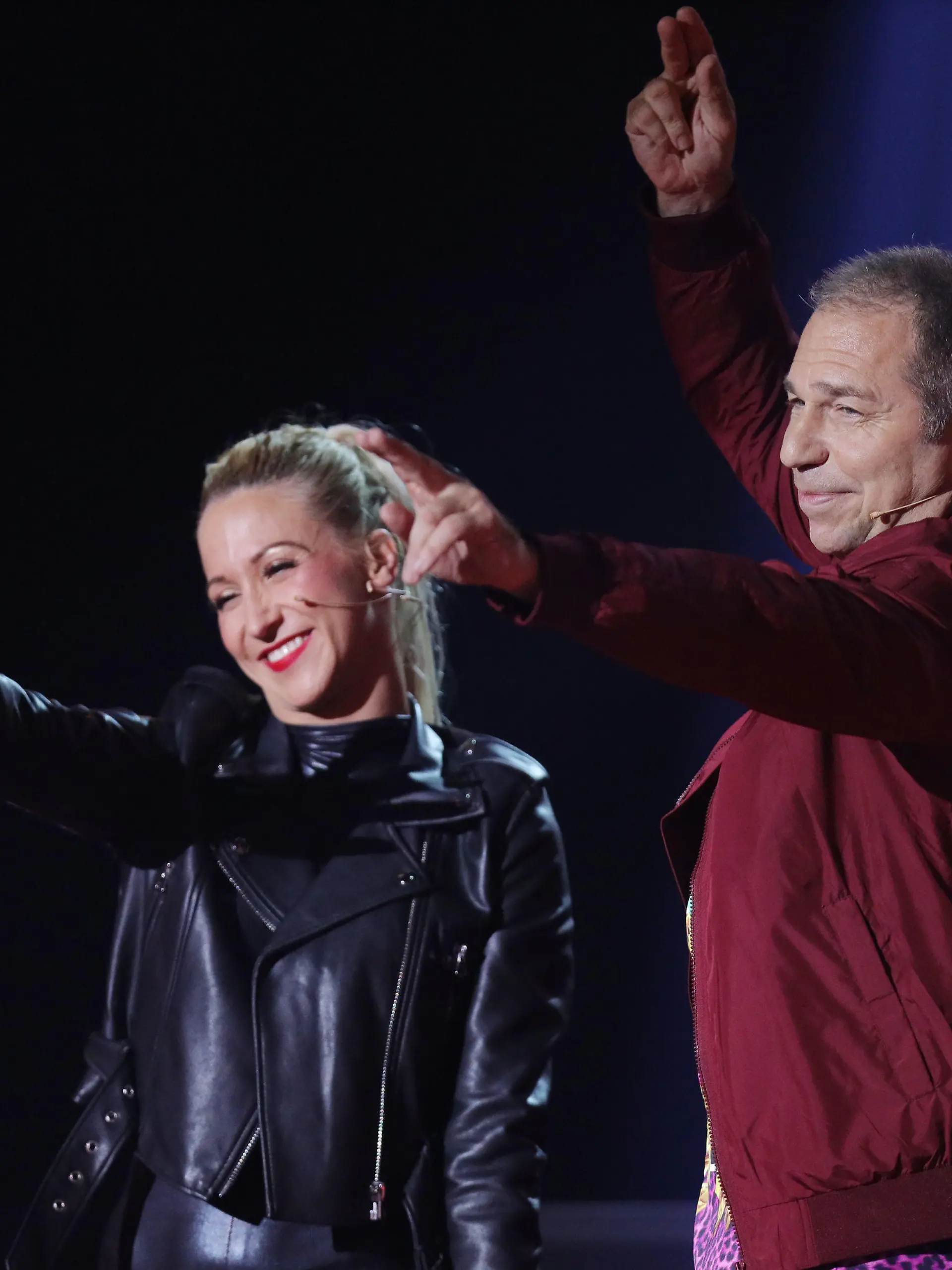 26.03.2021, Nordrhein-Westfalen, Köln: Sportreporter Kai Ebel und Profitänzerin Kathrin Menzinger reagieren in der RTL-Tanzshow "Let's Dance" kurz vor Ende der Sendung. Foto: Joshua Sammer/Getty Images Europe-Pool/dpa +++ dpa-Bildfunk +++