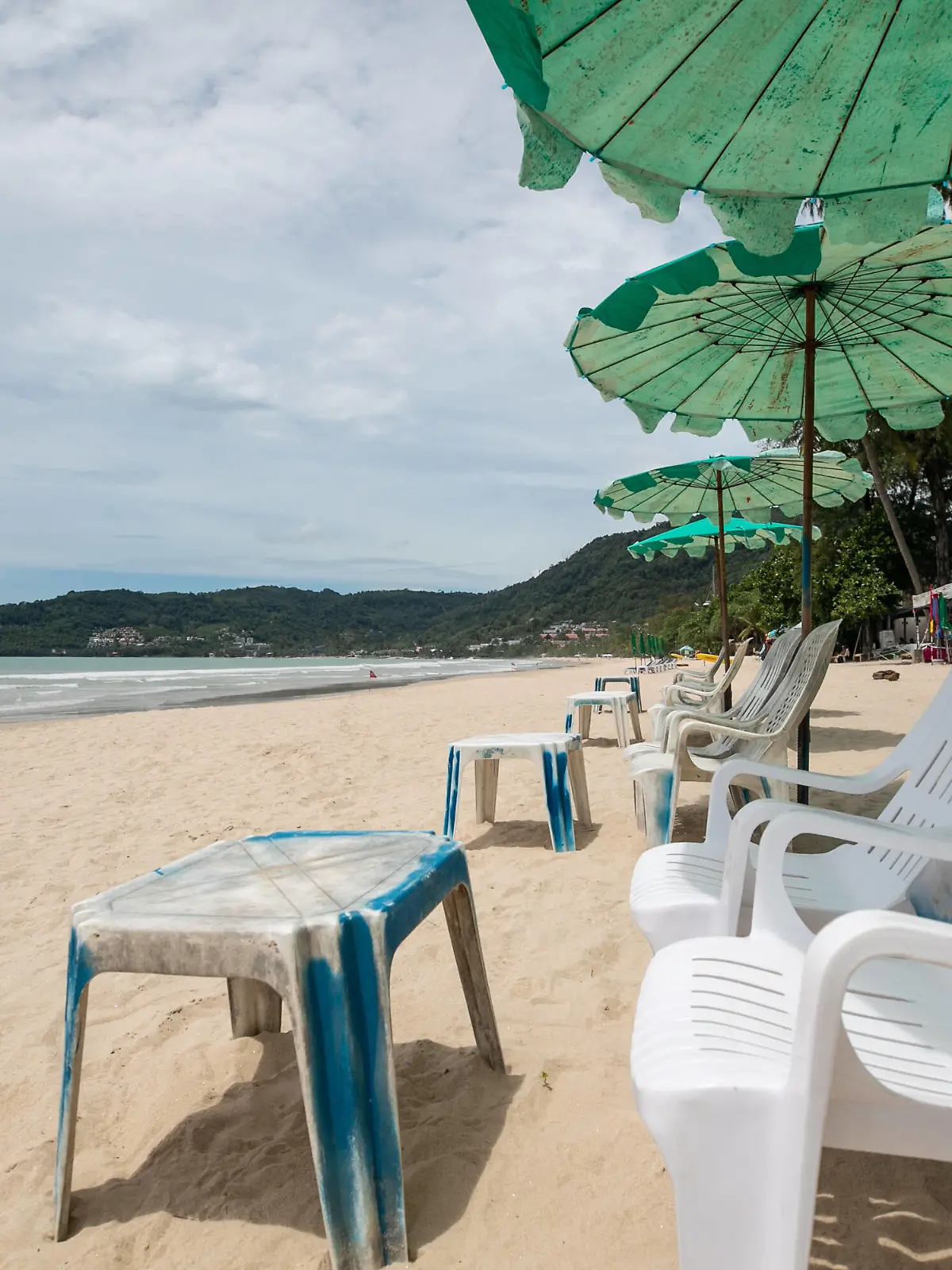 200929 -- BANGKOK, Sept. 29, 2020 -- Photo taken on Sept. 13, 2020 shows an empty beach in Phuket, Thailand. Thailand s Center for COVID-19 Situation Administration CCSA on Monday said it will allow more categories of foreigners into the country from October onwards.  THAILAND-PHUKET-COVID-19-FOREIGNERS-ENTRANCE ZhangxKeren PUBLICATIONxNOTxINxCHN 