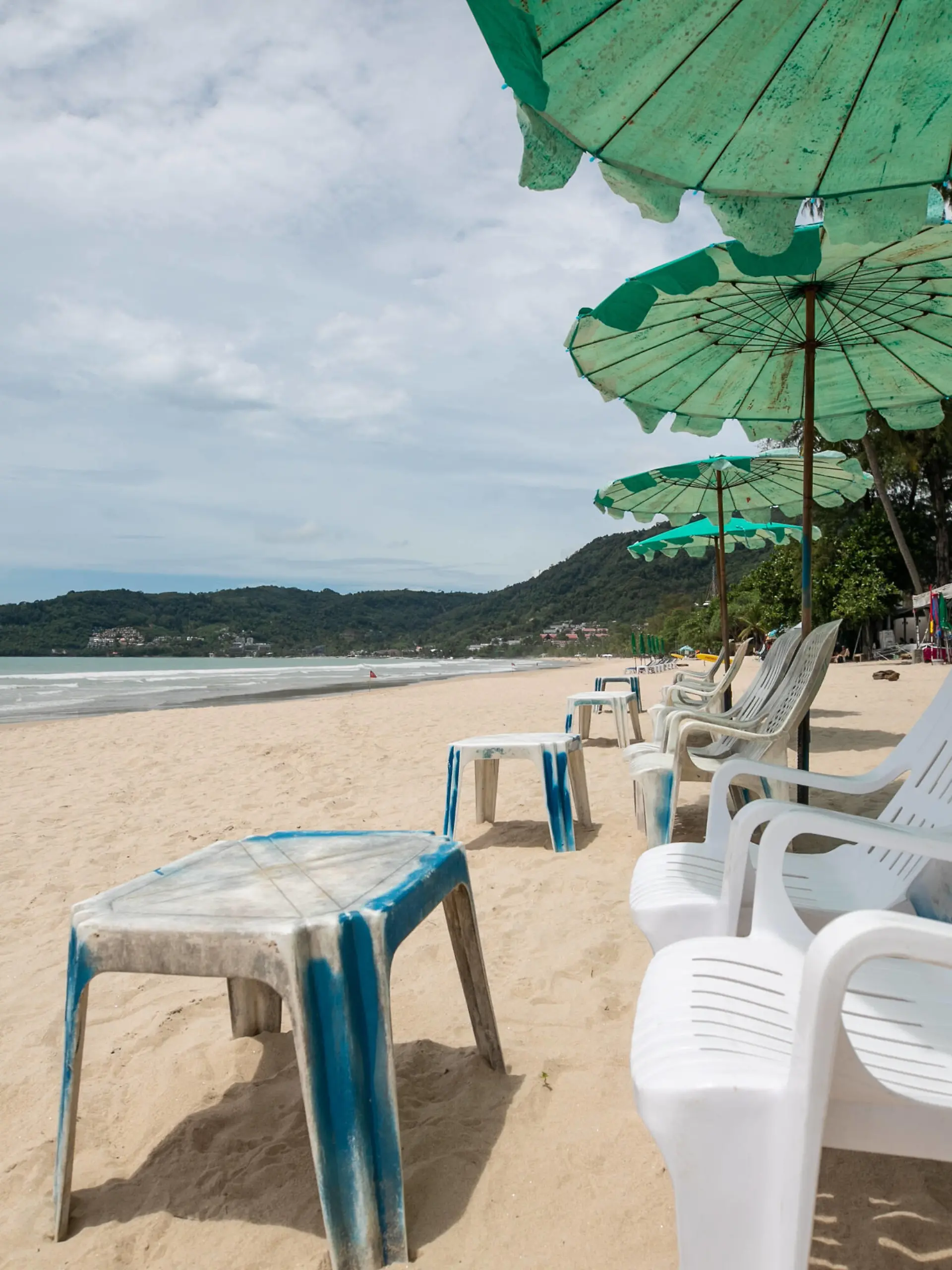 200929 -- BANGKOK, Sept. 29, 2020 -- Photo taken on Sept. 13, 2020 shows an empty beach in Phuket, Thailand. Thailand s Center for COVID-19 Situation Administration CCSA on Monday said it will allow more categories of foreigners into the country from October onwards.  THAILAND-PHUKET-COVID-19-FOREIGNERS-ENTRANCE ZhangxKeren PUBLICATIONxNOTxINxCHN 