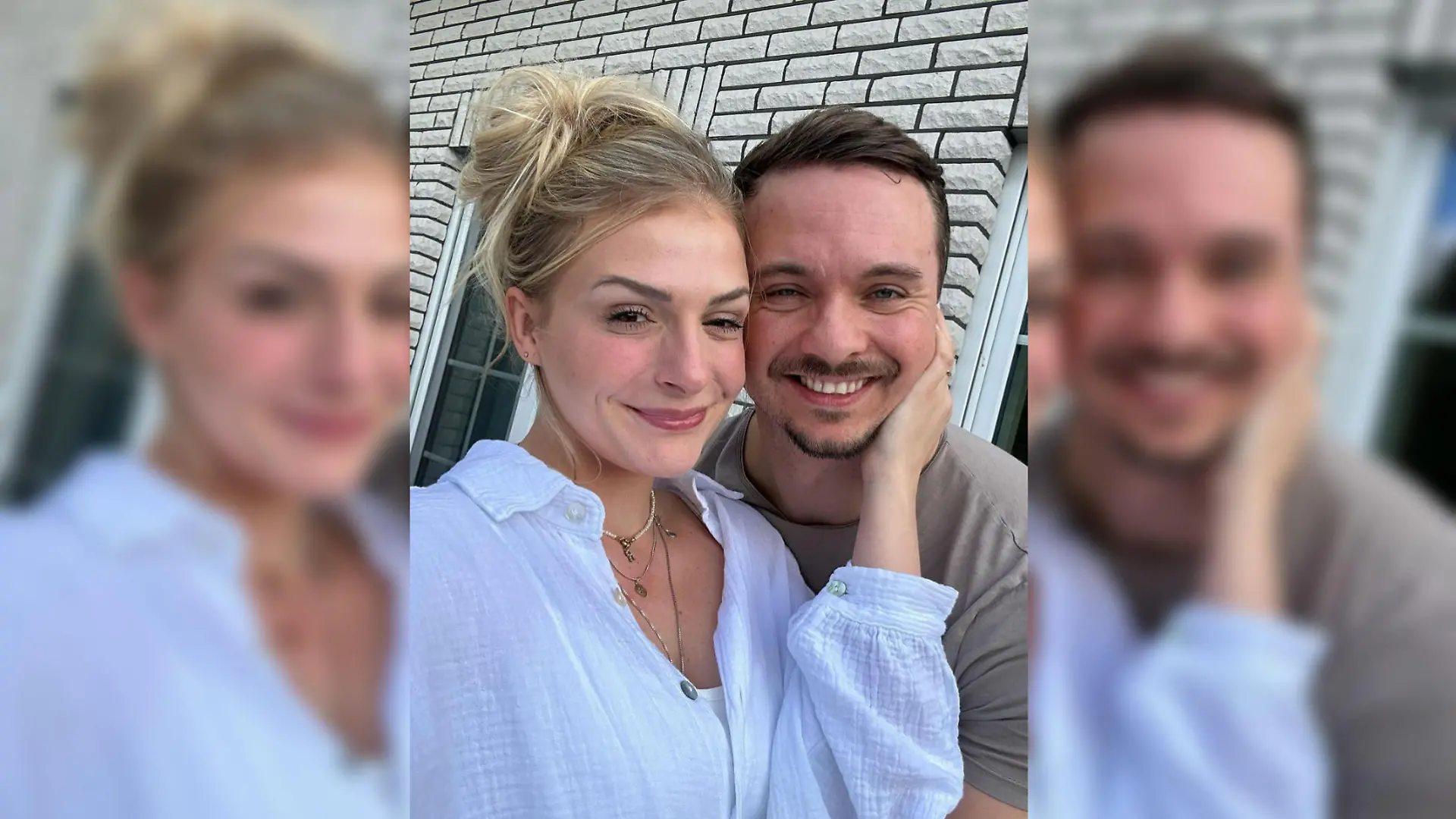 Selfie von Healthy Mandy und FitnessOskar, auf dem beide in die Kamera lächeln. Mandy fasst mit ihrer Hand an Oskars Wange.